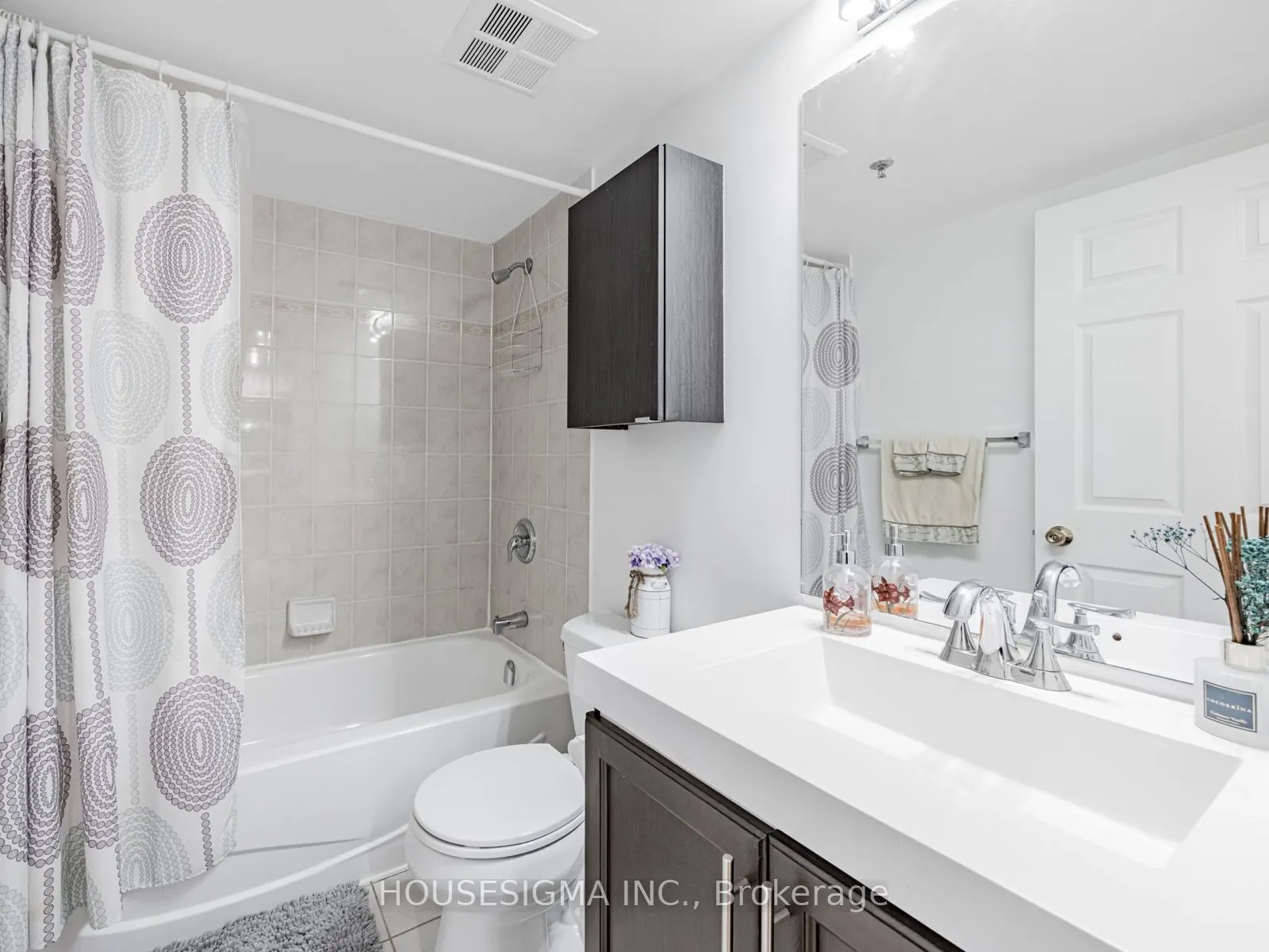 43 Eglinton Avenue E, #207