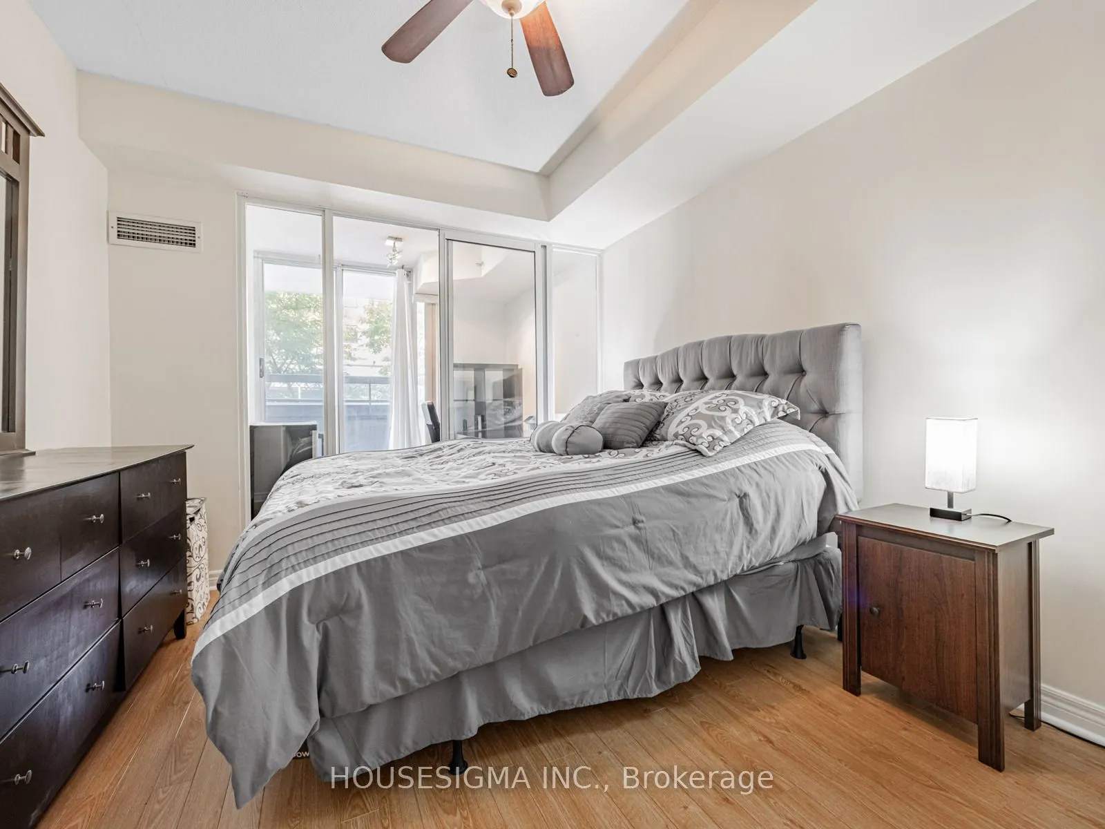 43 Eglinton Avenue E, #207
