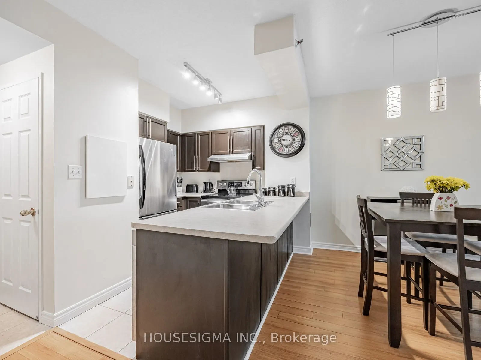43 Eglinton Avenue E, #207