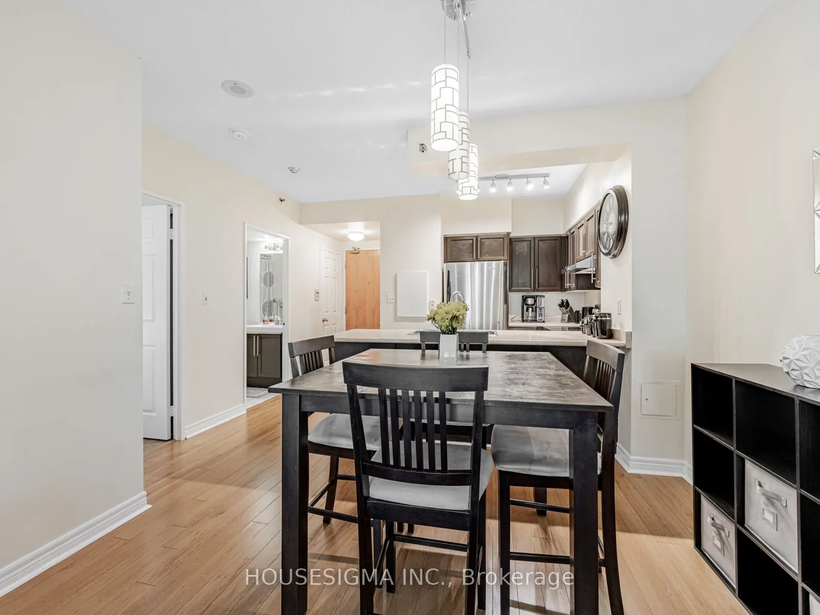 43 Eglinton Avenue E, #207