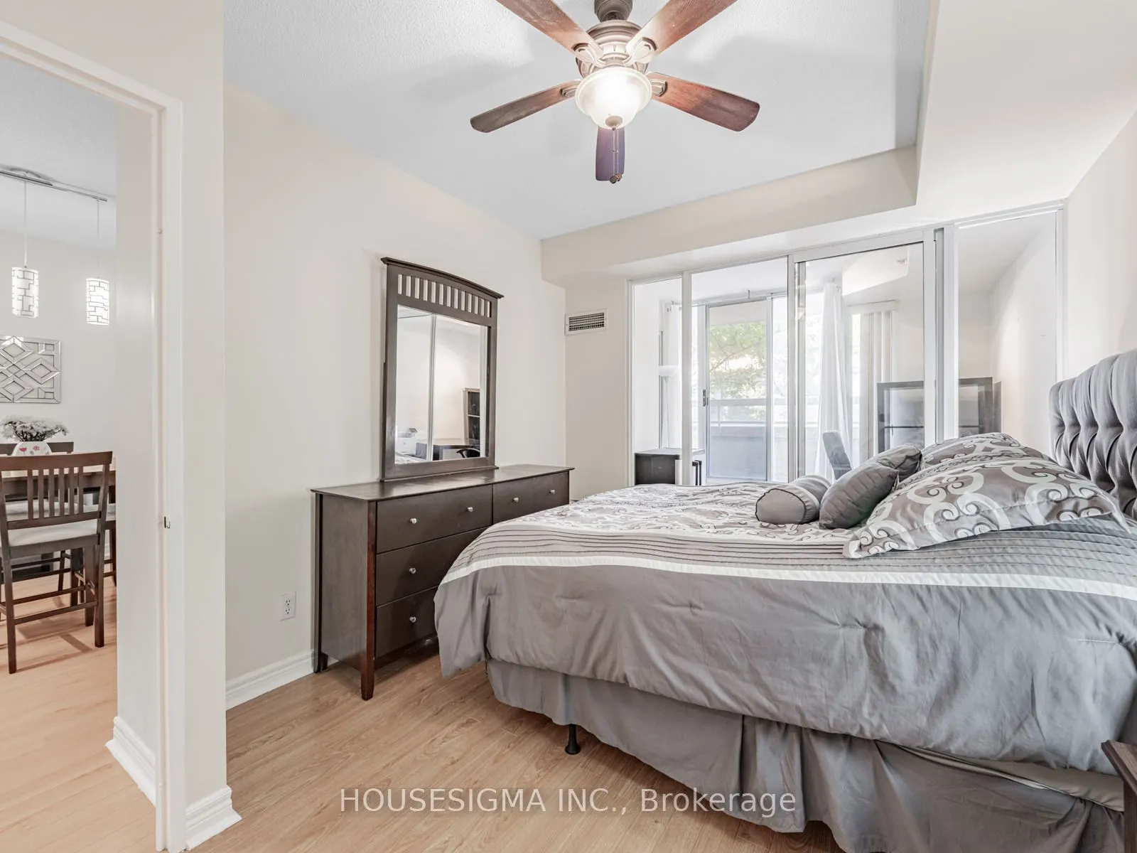 43 Eglinton Avenue E, #207