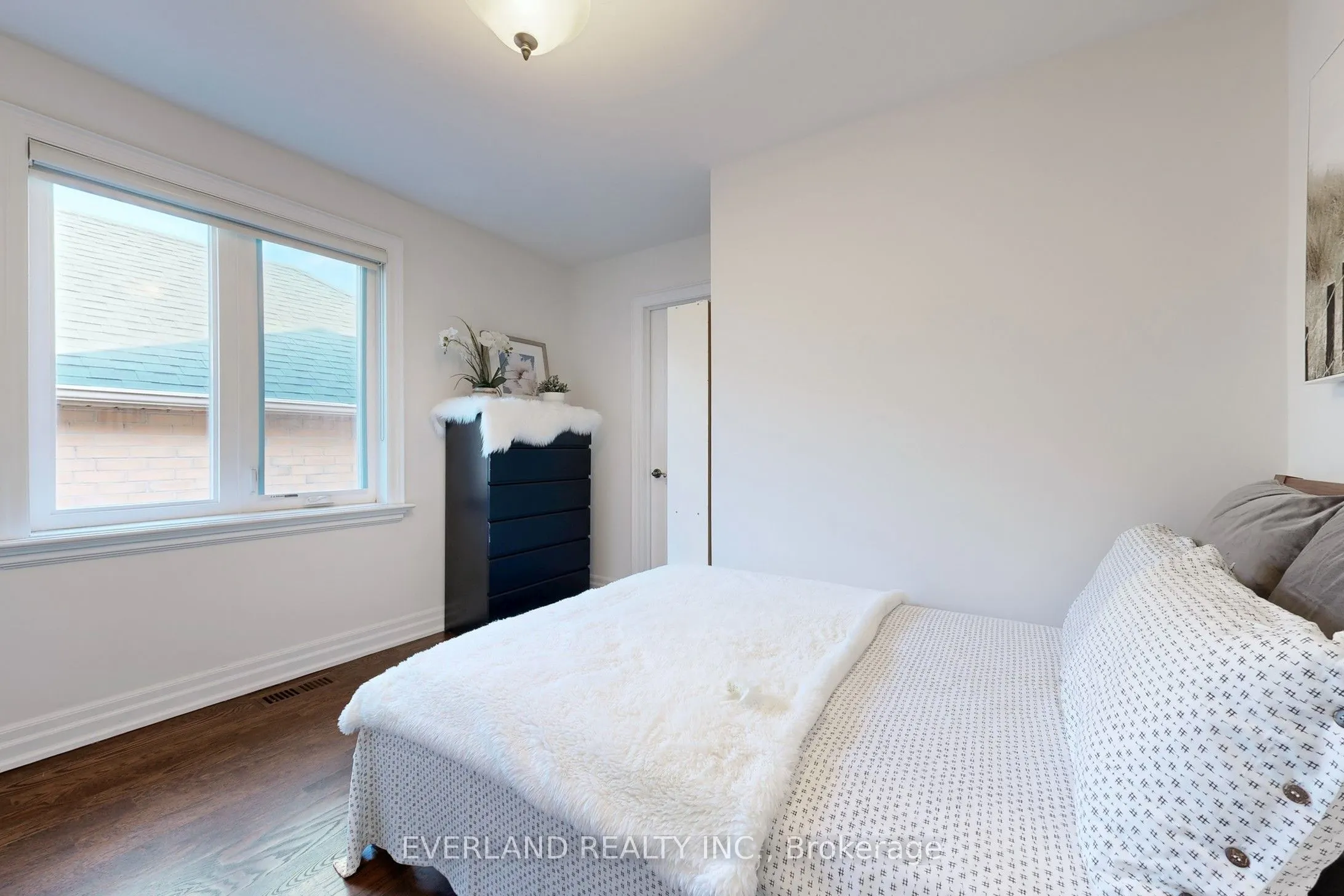 160B Finch Avenue E