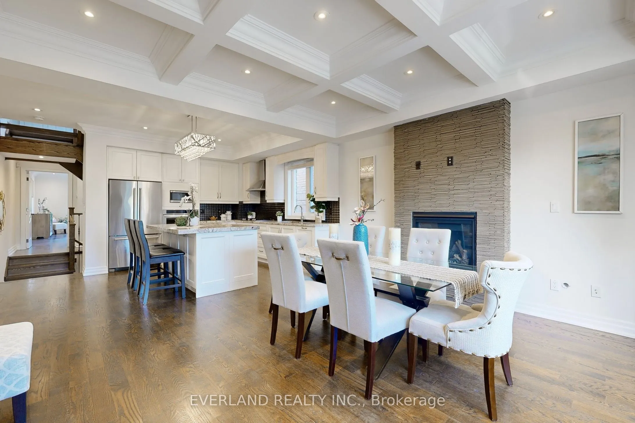 160B Finch Avenue E
