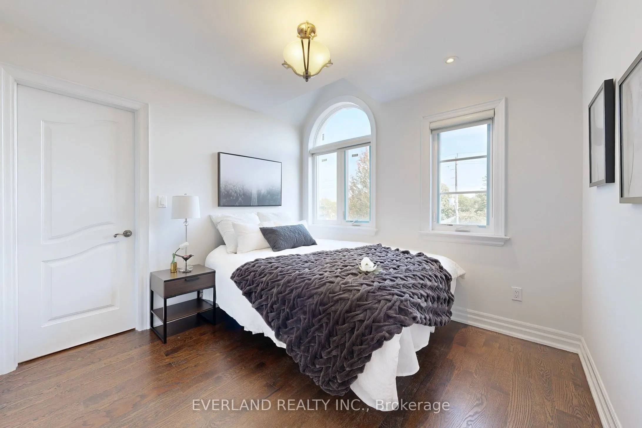 160B Finch Avenue E