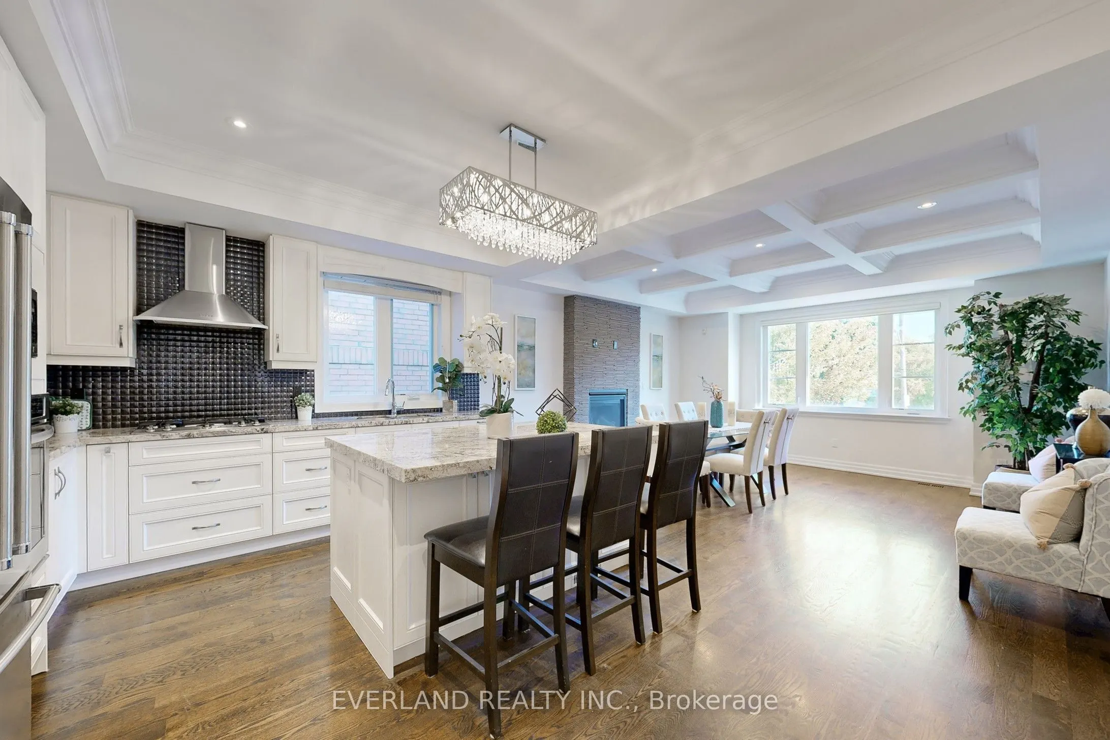 160B Finch Avenue E