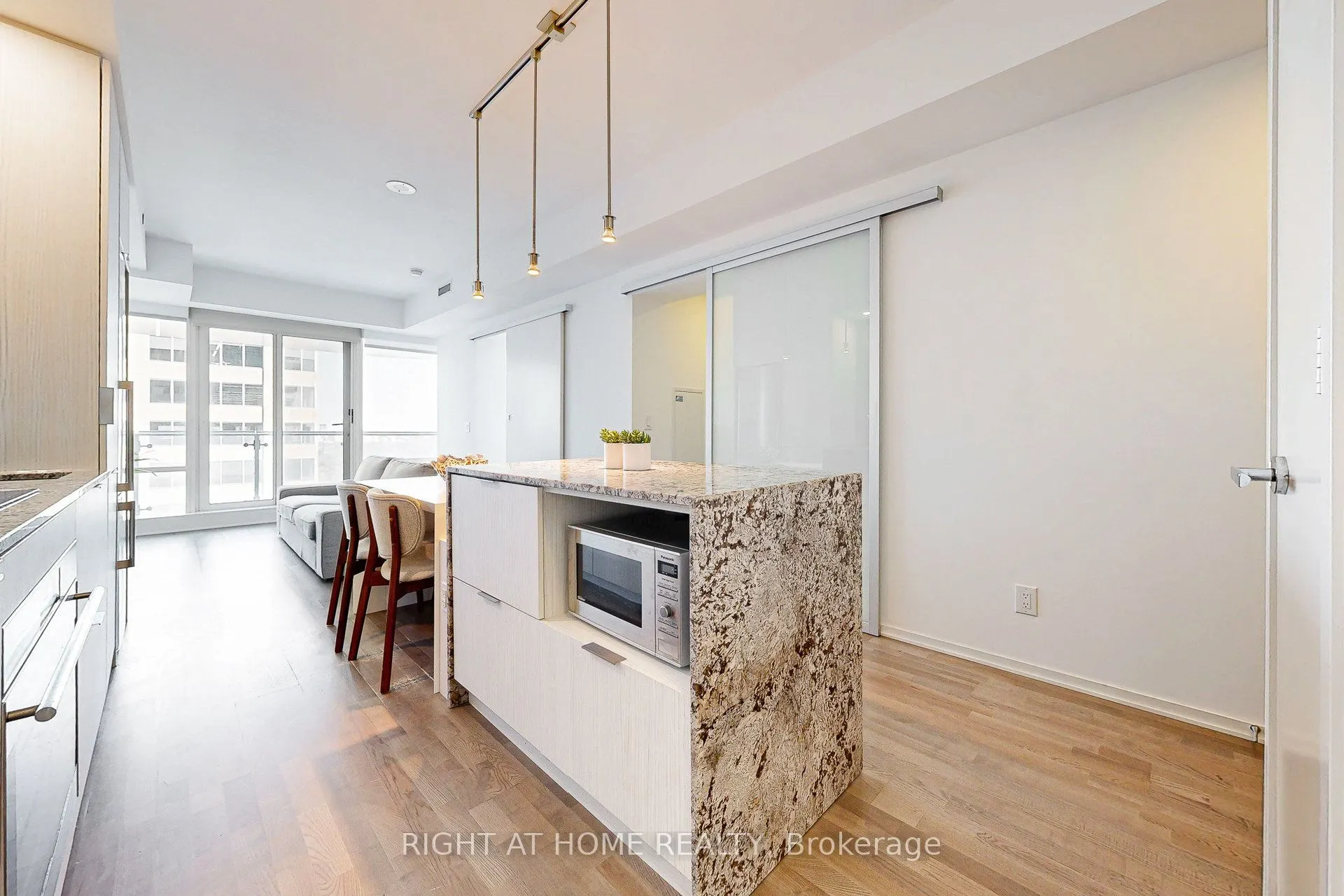 1 Bloor Street E, #3312