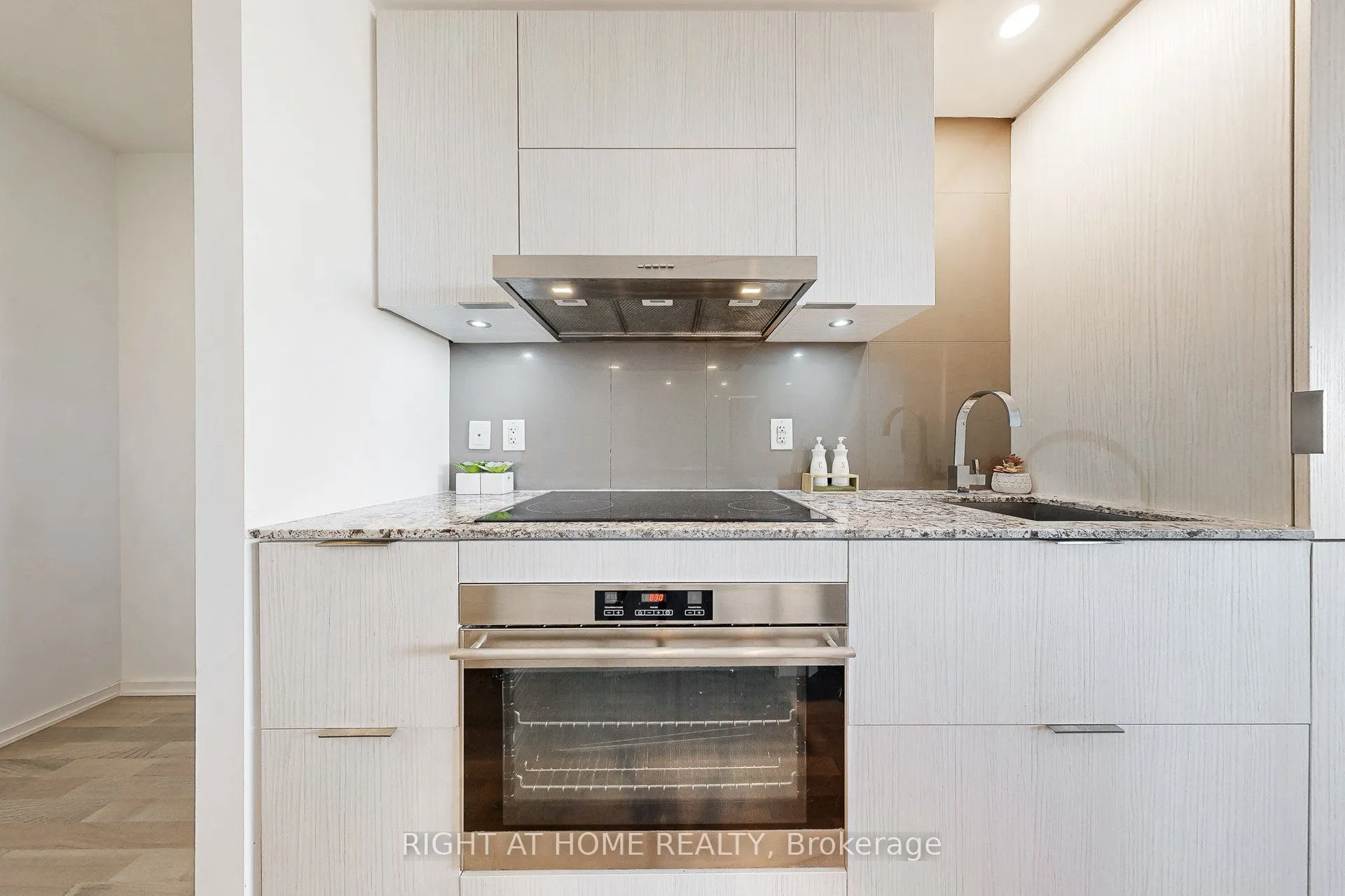 1 Bloor Street E, #3312