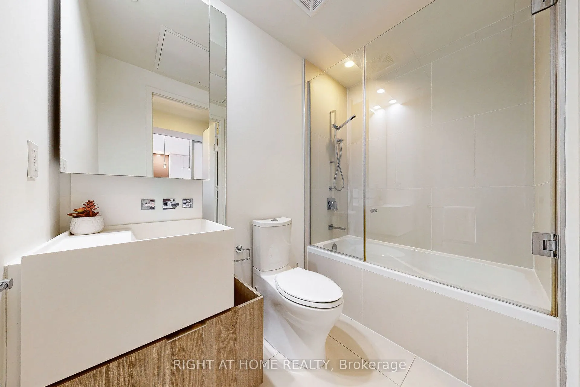 1 Bloor Street E, #3312