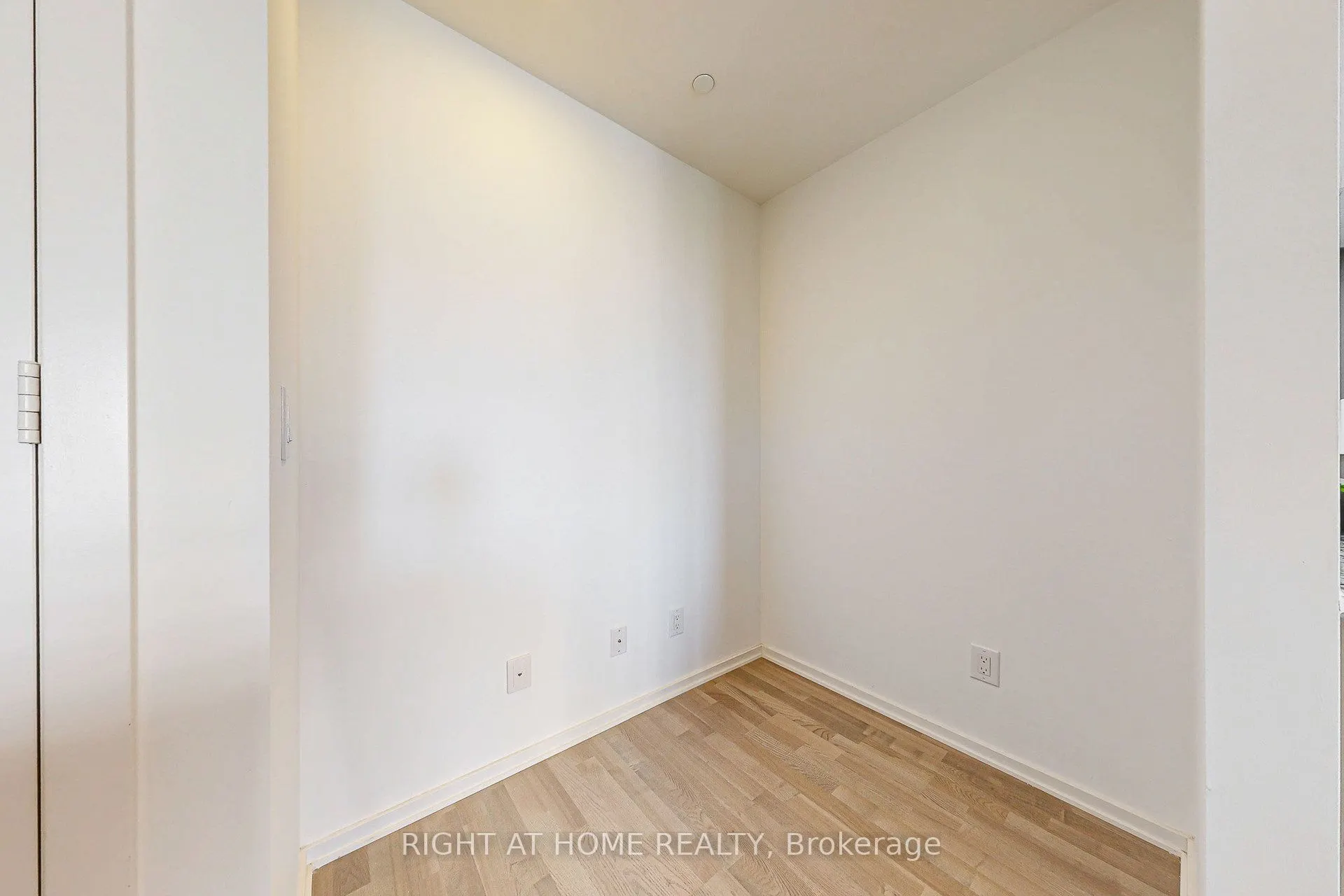 1 Bloor Street E, #3312