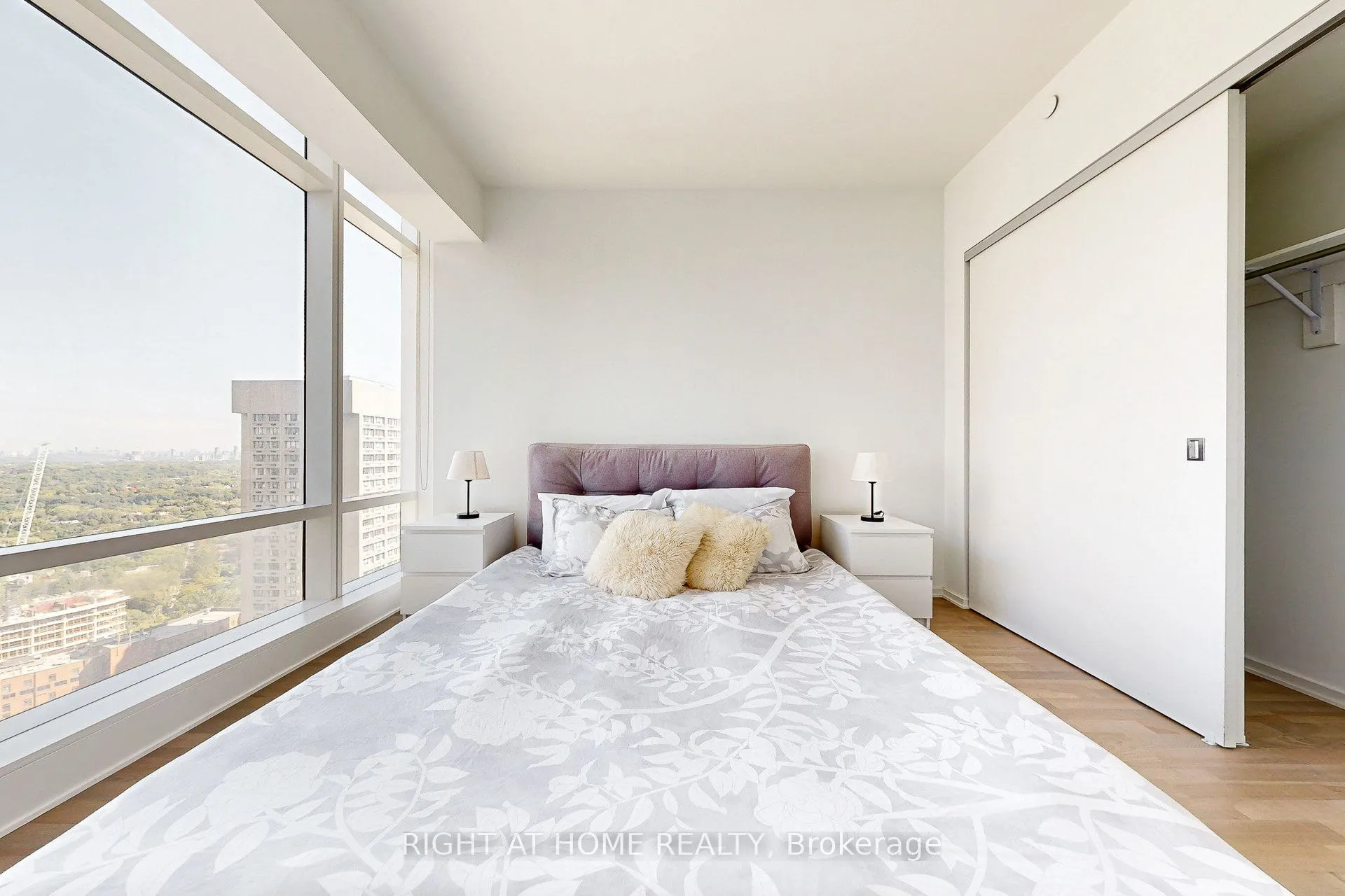 1 Bloor Street E, #3312