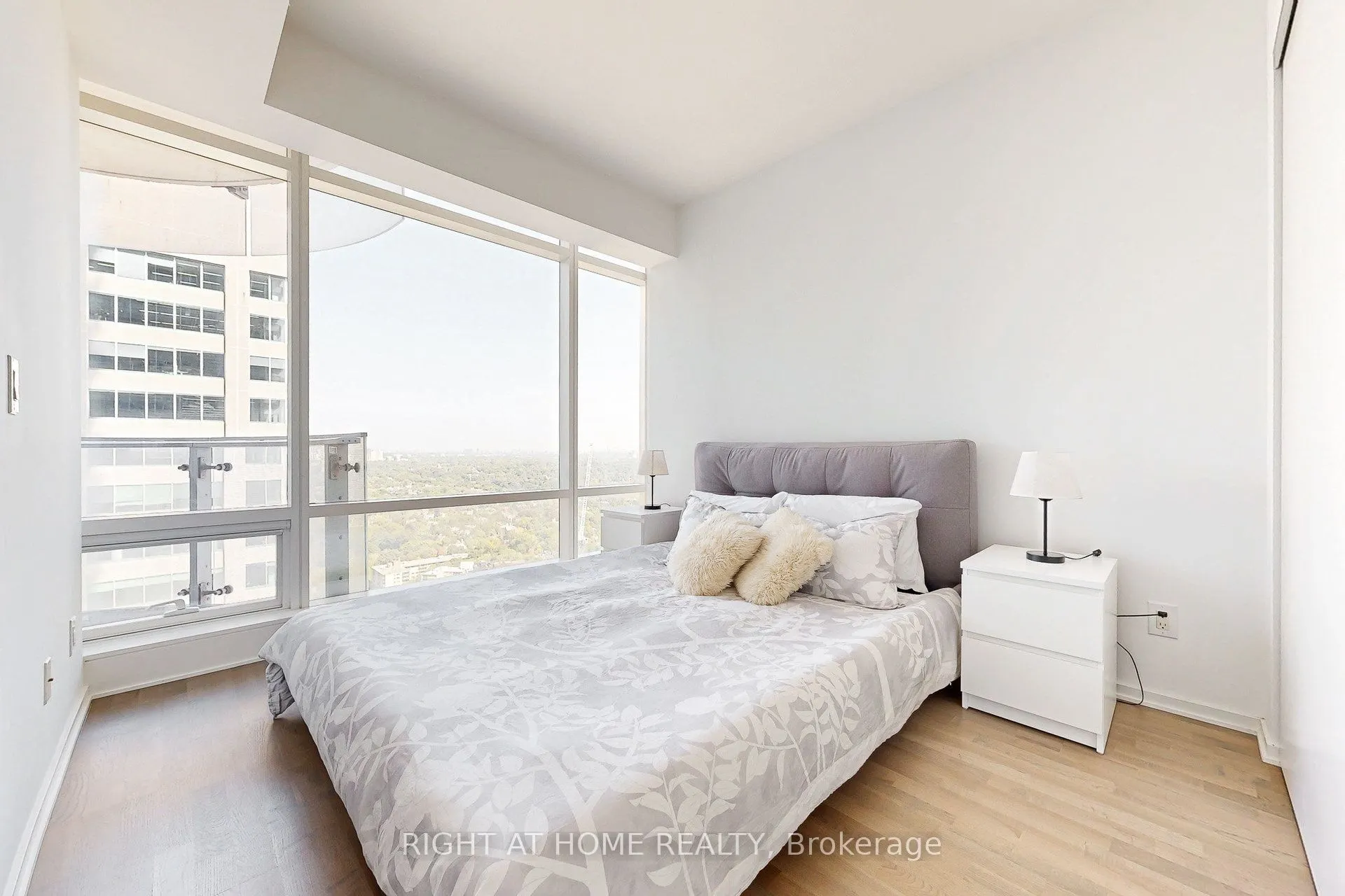 1 Bloor Street E, #3312