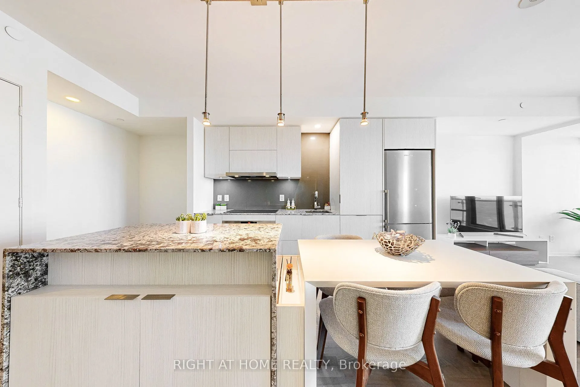 1 Bloor Street E, #3312