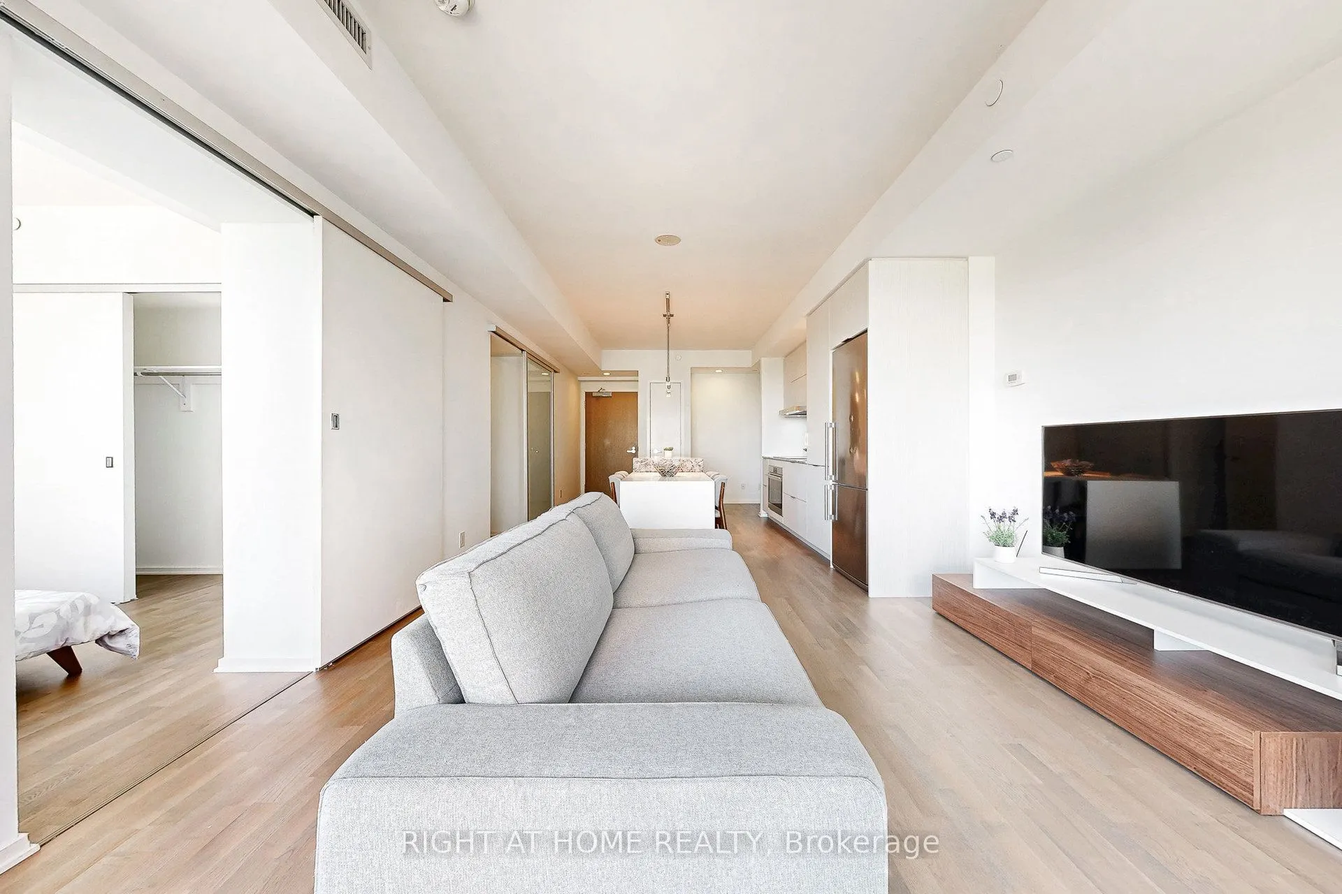1 Bloor Street E, #3312