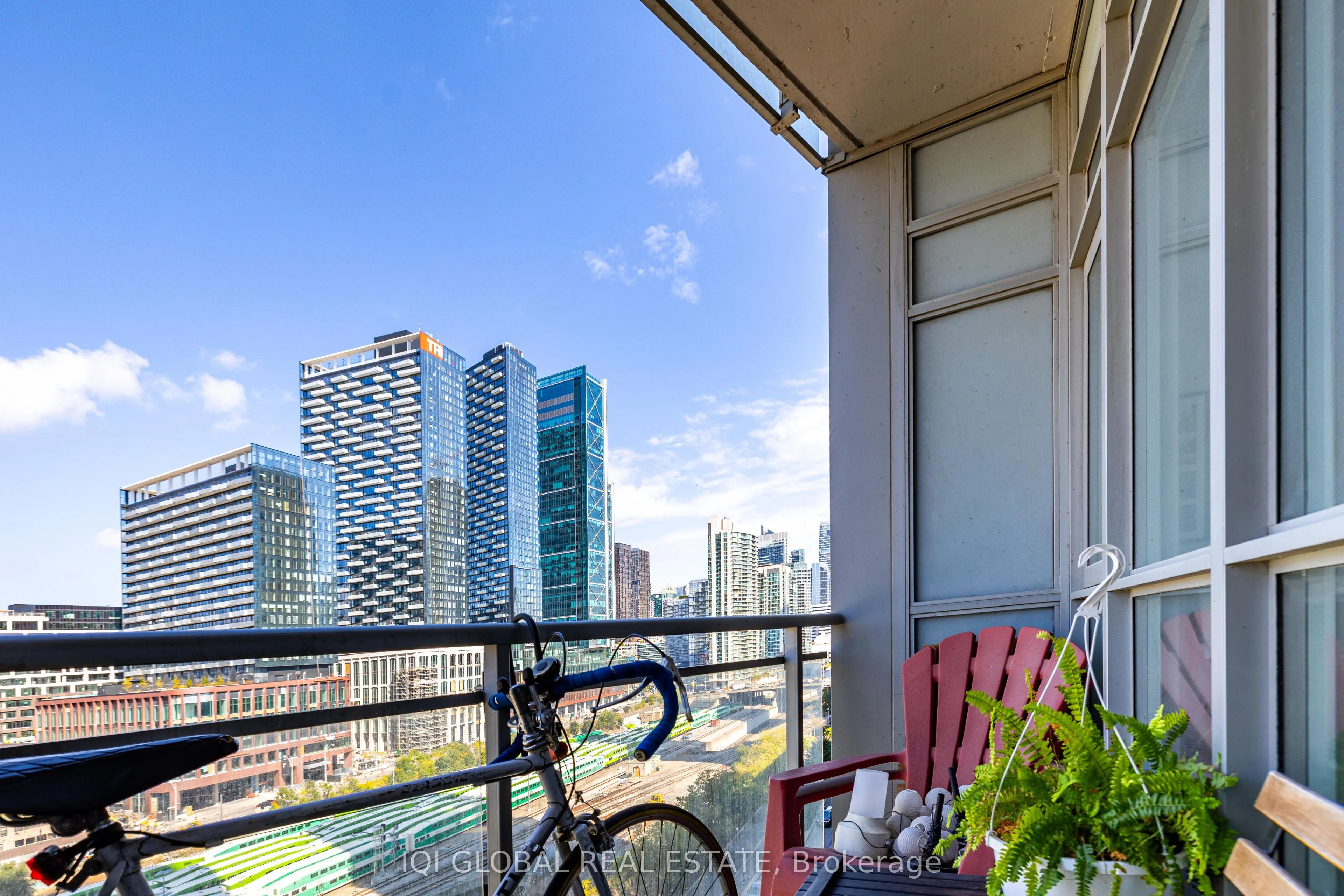 21 Iceboat Terrace, #1025