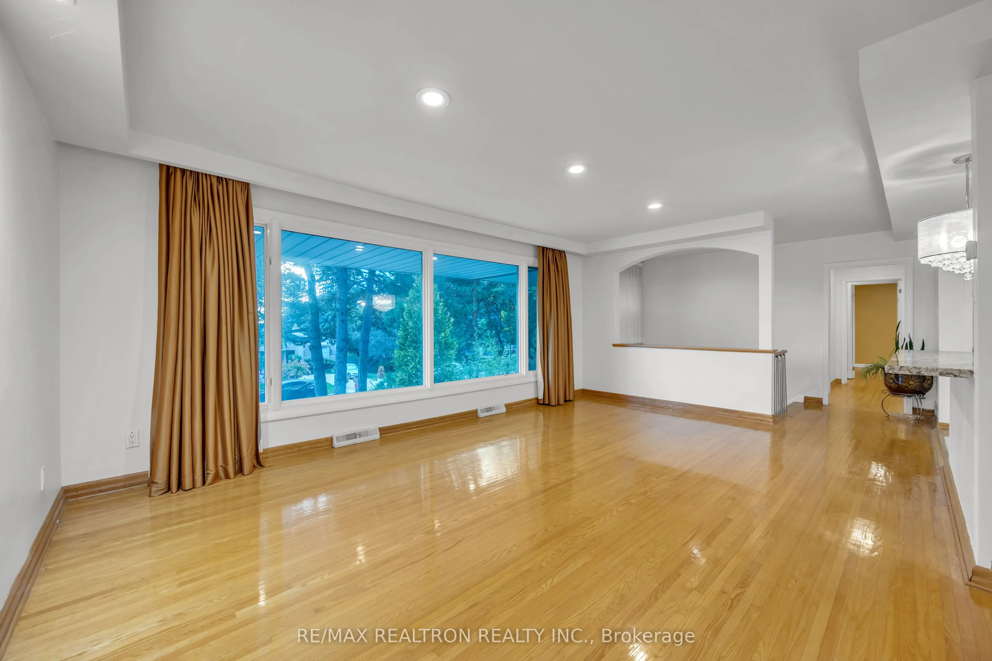120 Laurentide Drive
