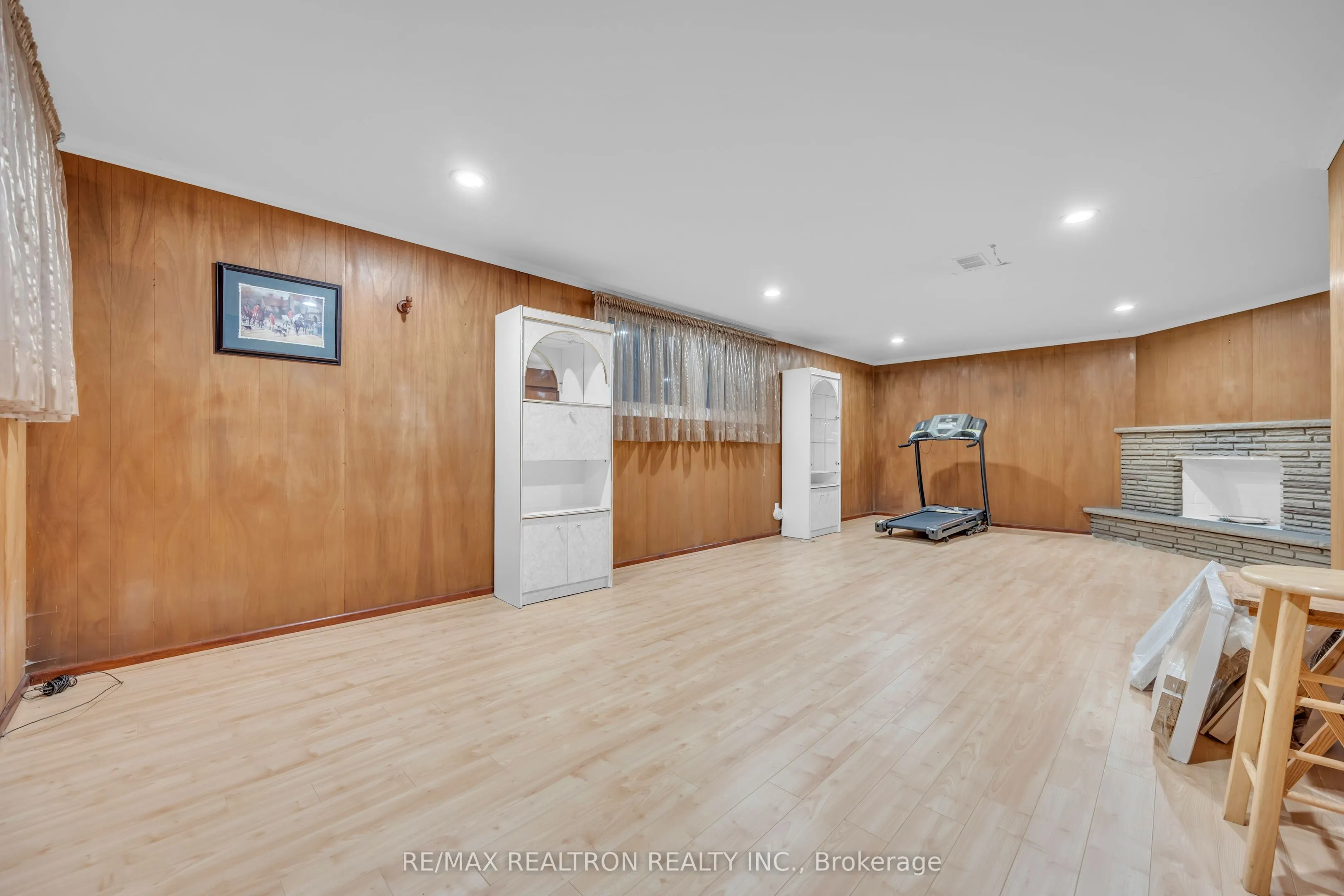 120 Laurentide Drive