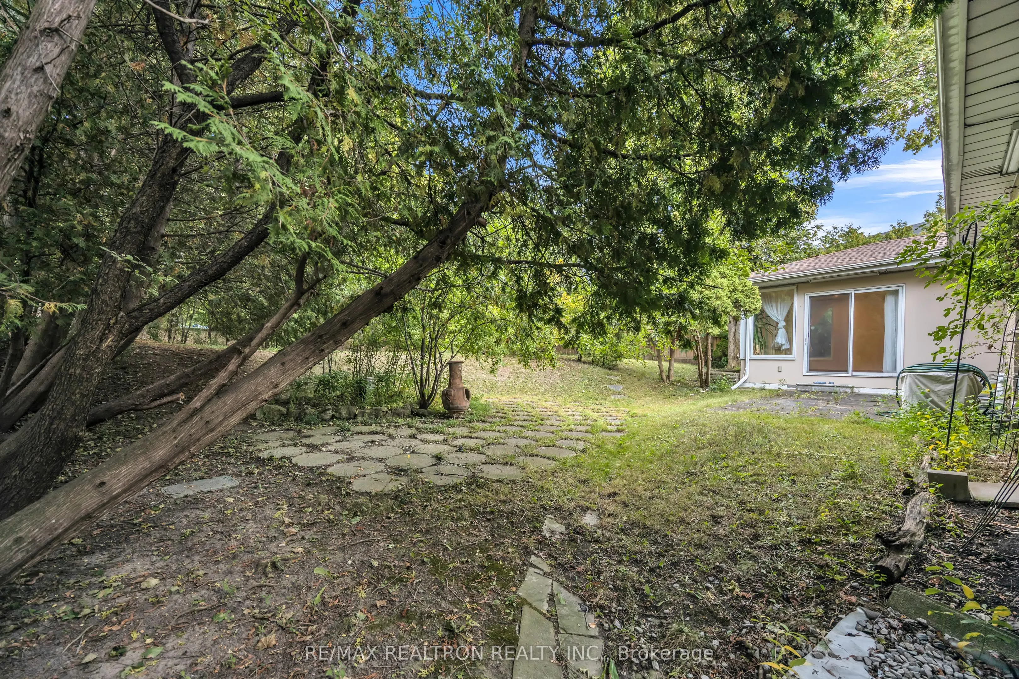 120 Laurentide Drive