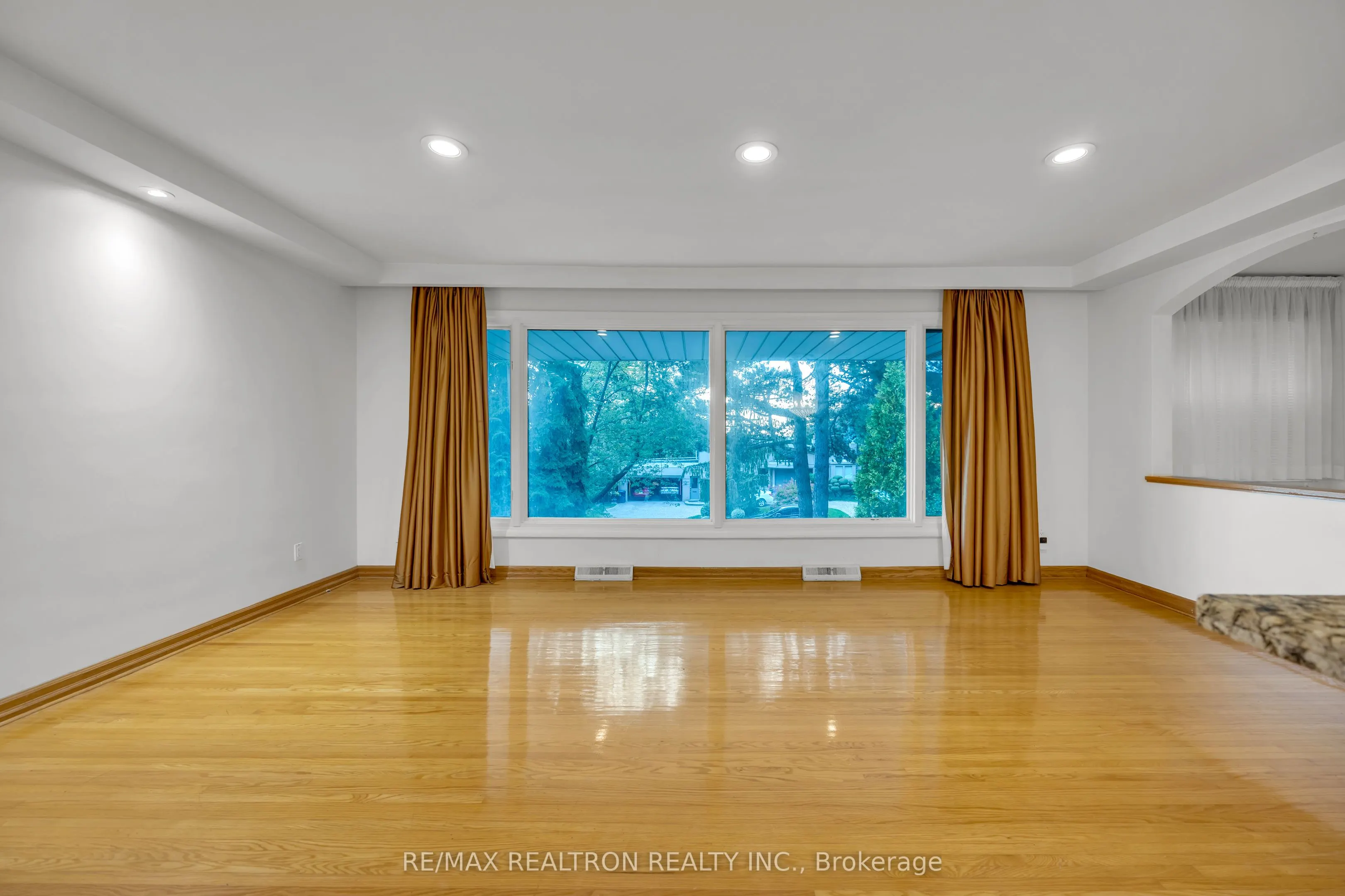 120 Laurentide Drive