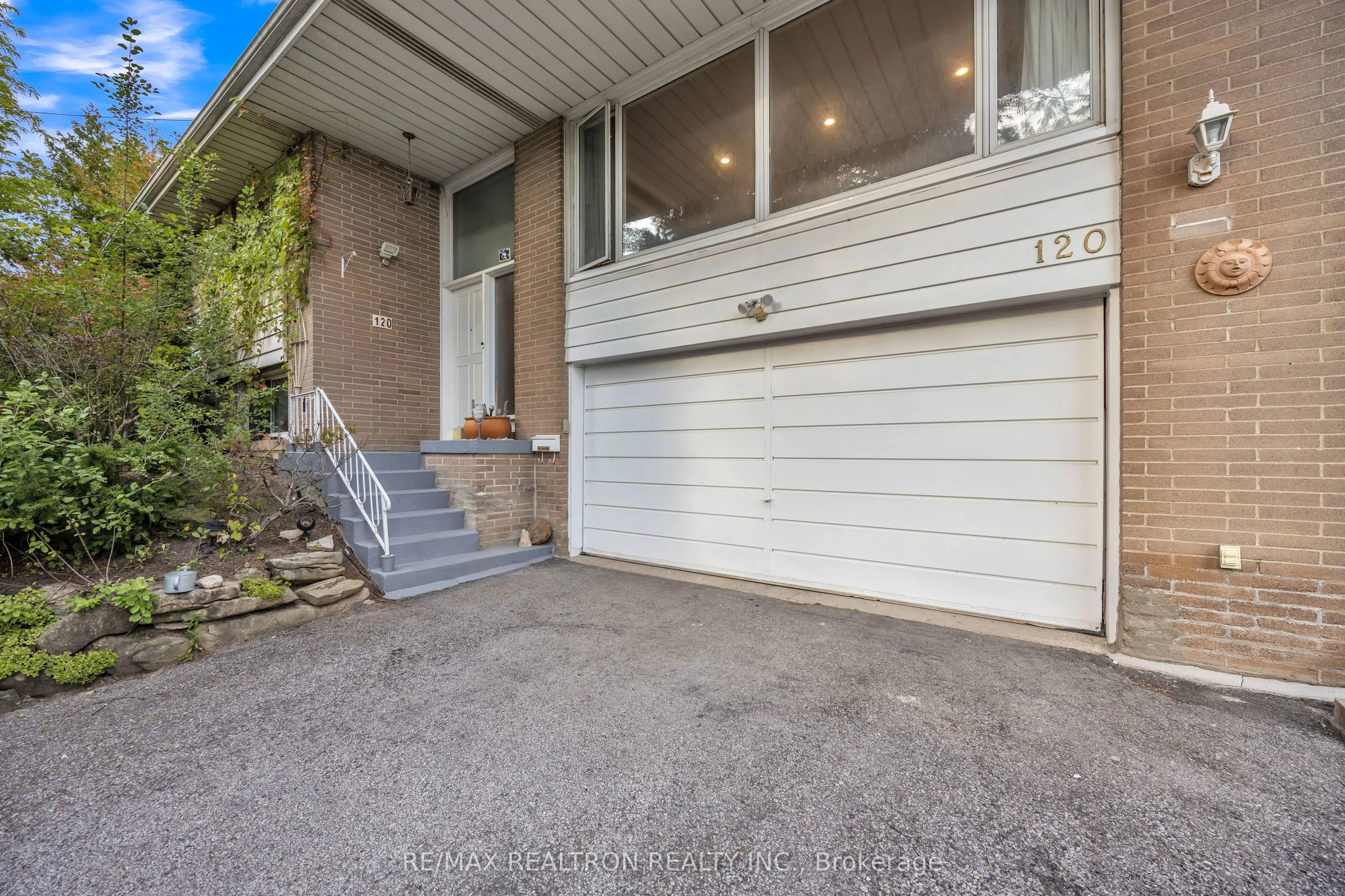 120 Laurentide Drive