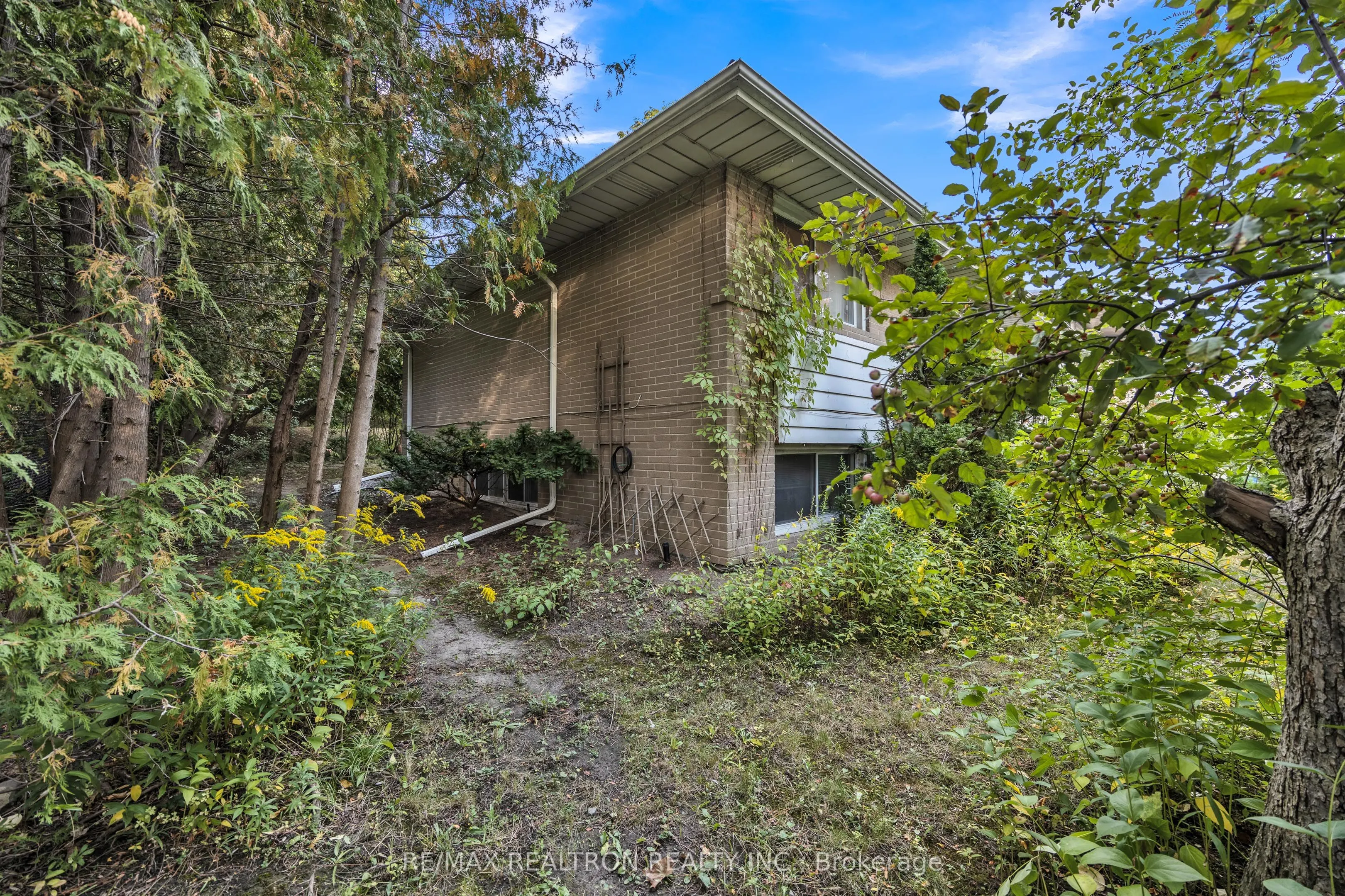 120 Laurentide Drive