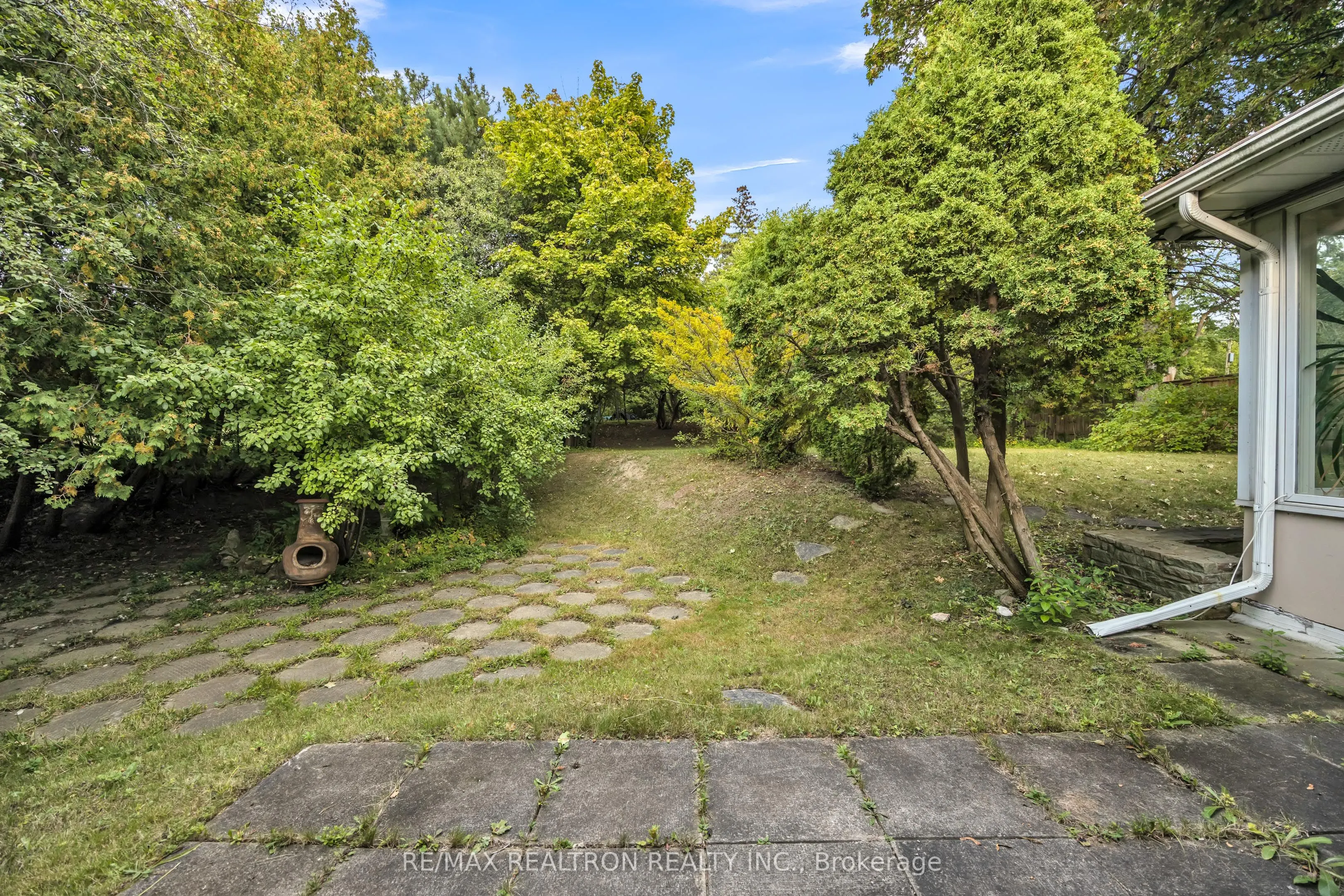 120 Laurentide Drive