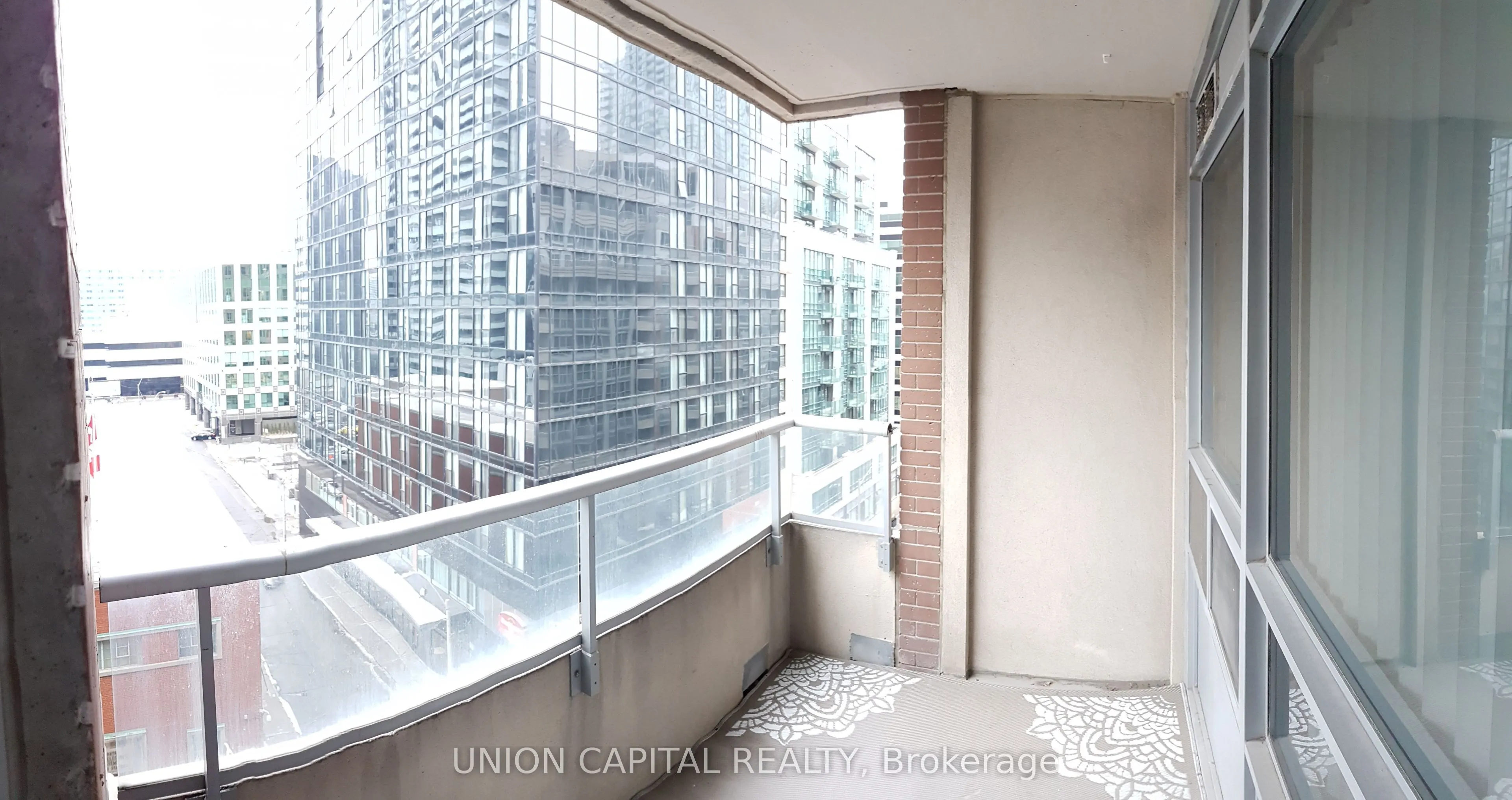 250 Wellington Street W, #837