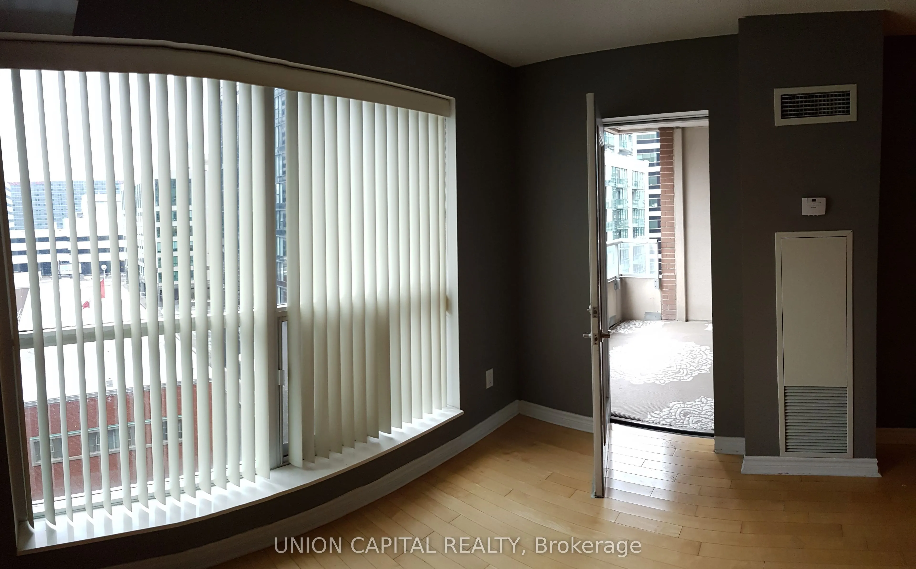 250 Wellington Street W, #837