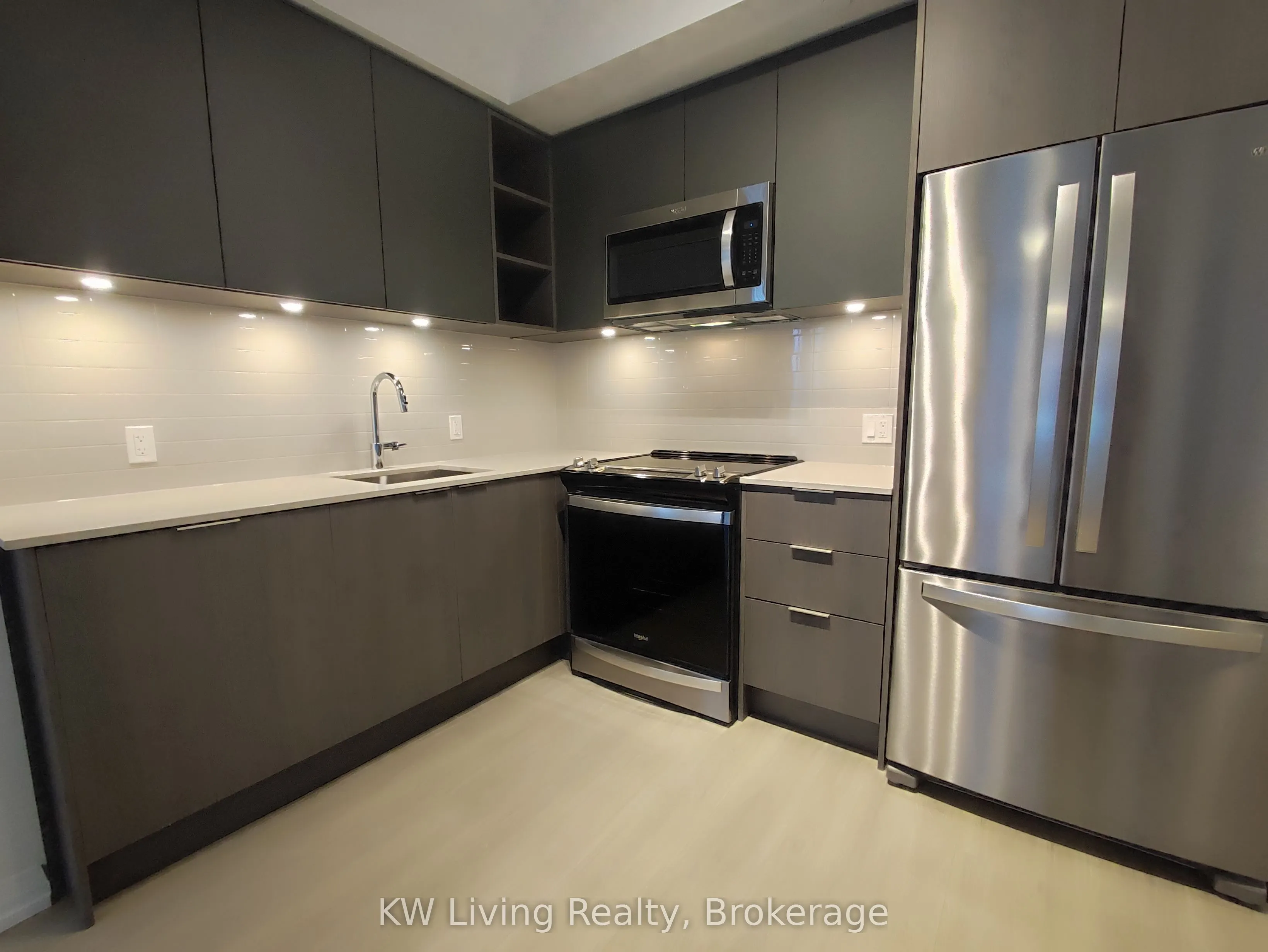 50 Dunfield Avenue, #818