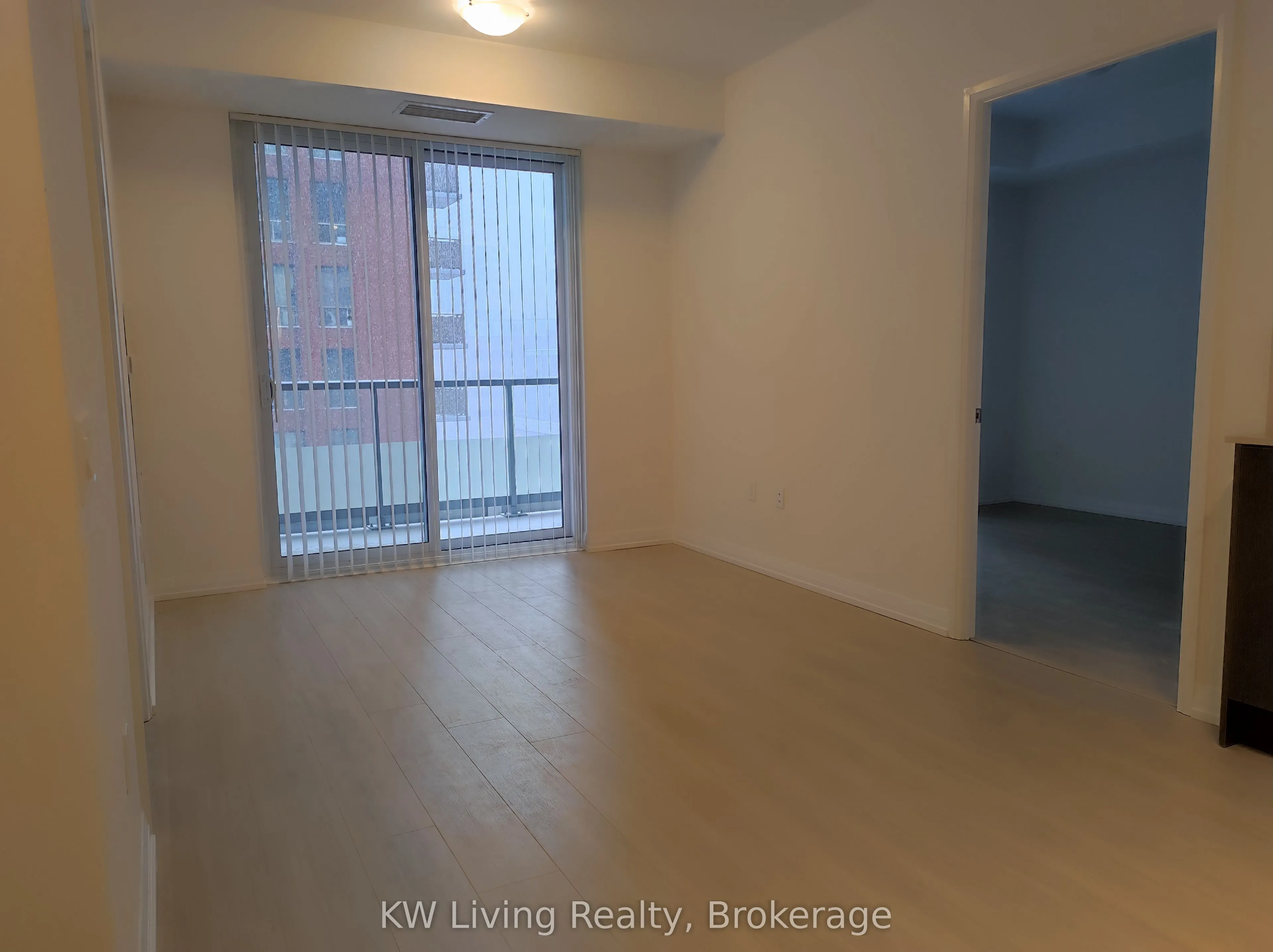 50 Dunfield Avenue, #818