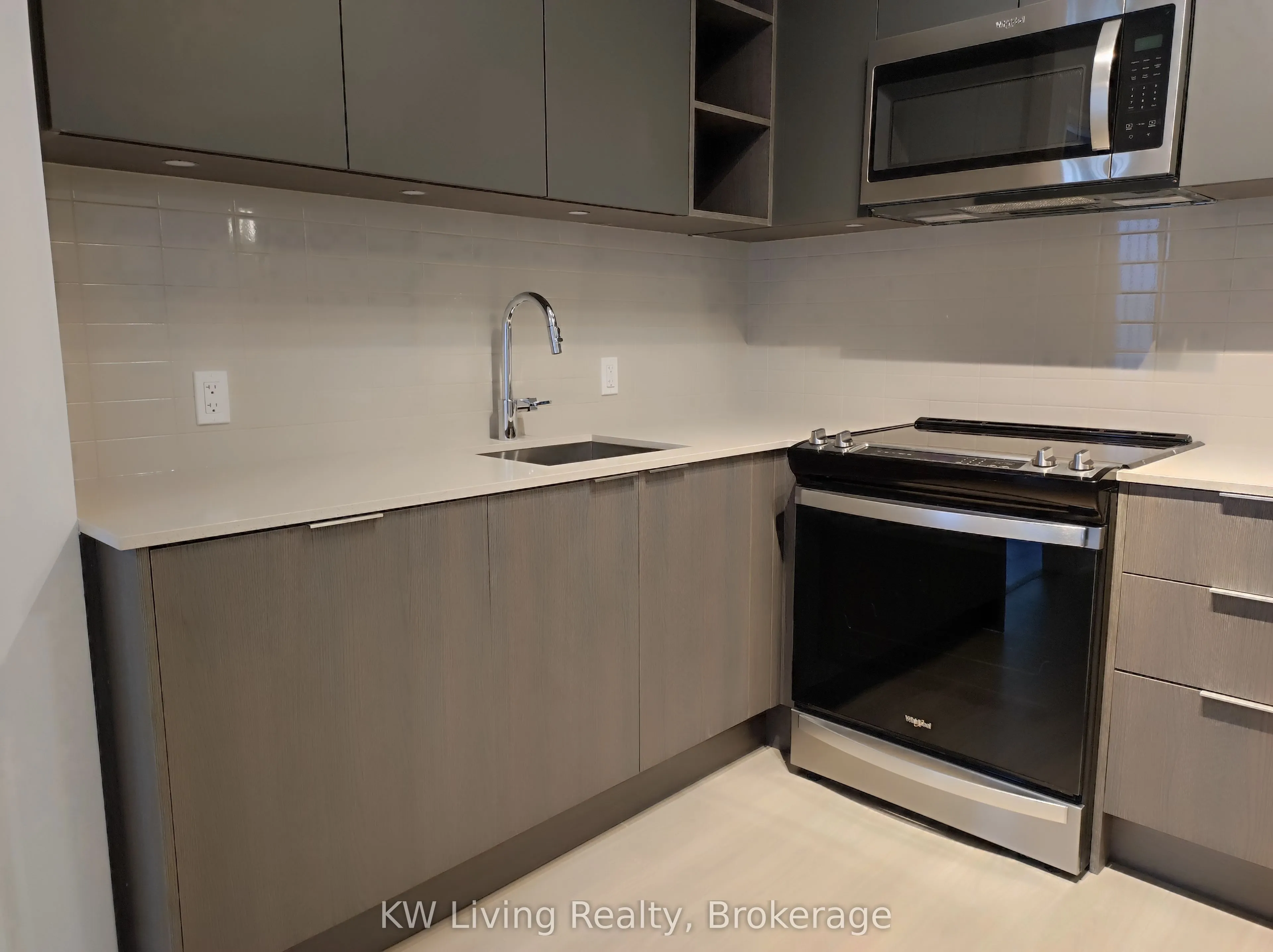 50 Dunfield Avenue, #818