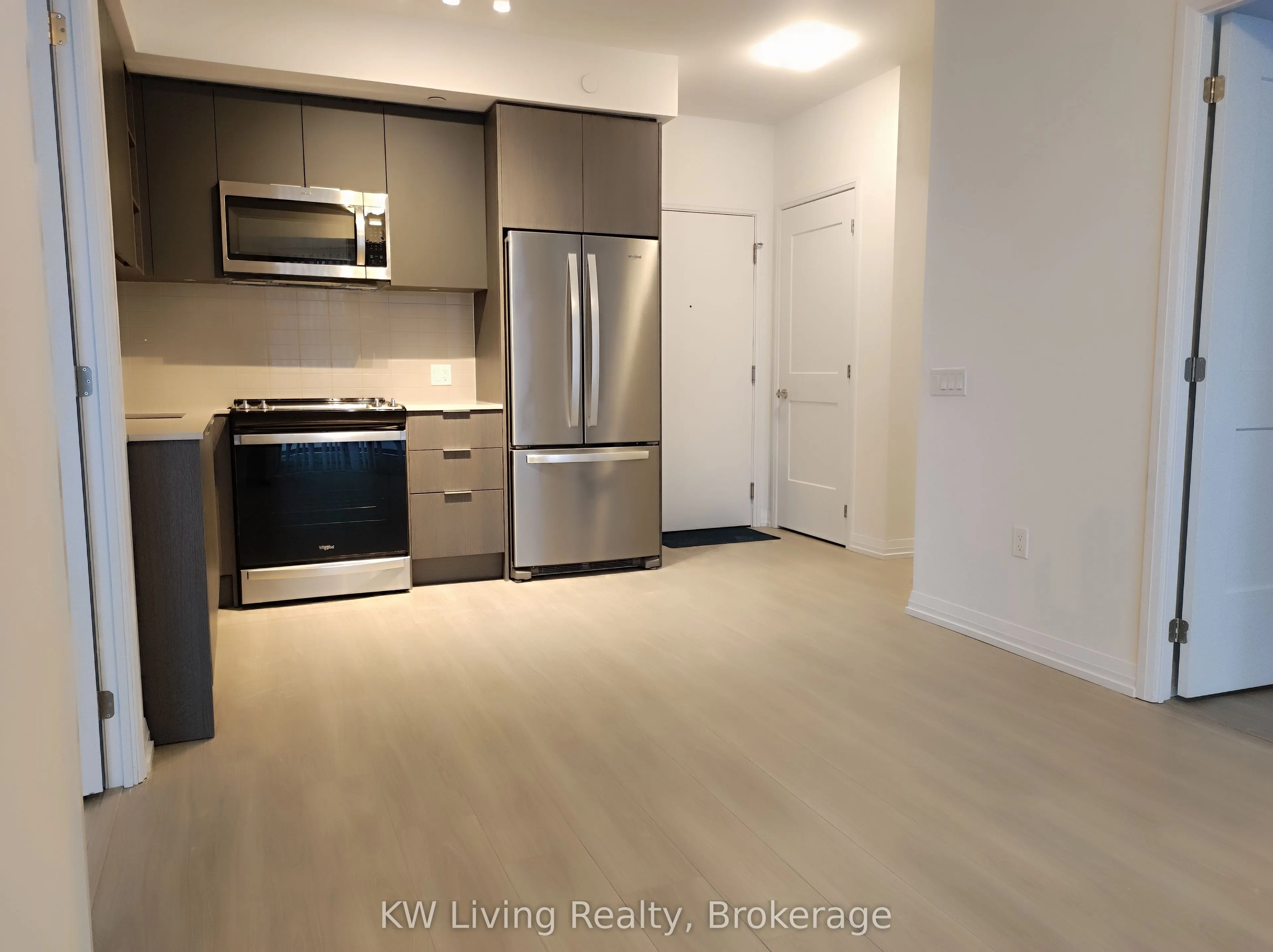 50 Dunfield Avenue, #818