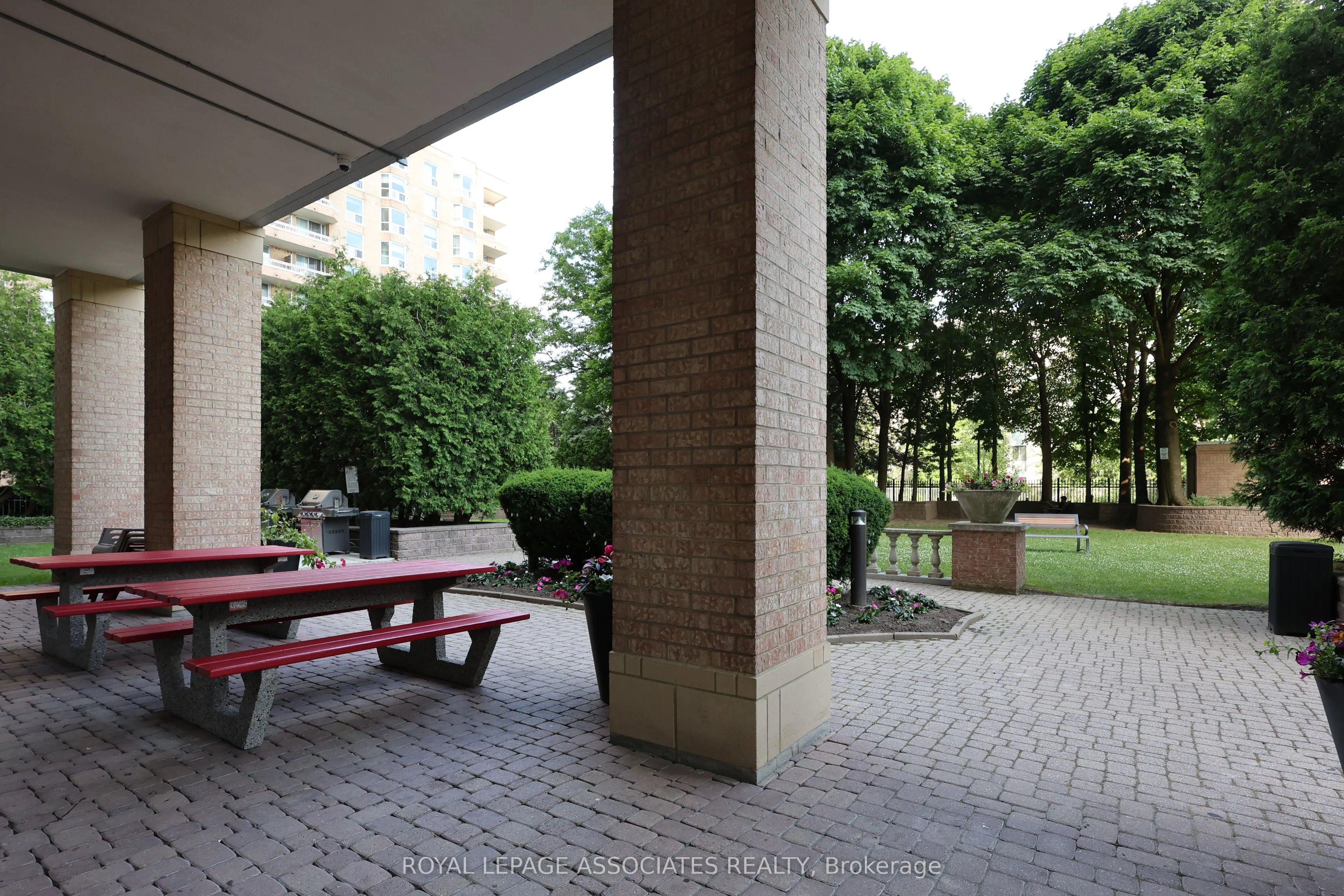 21 Overlea Boulevard, #208
