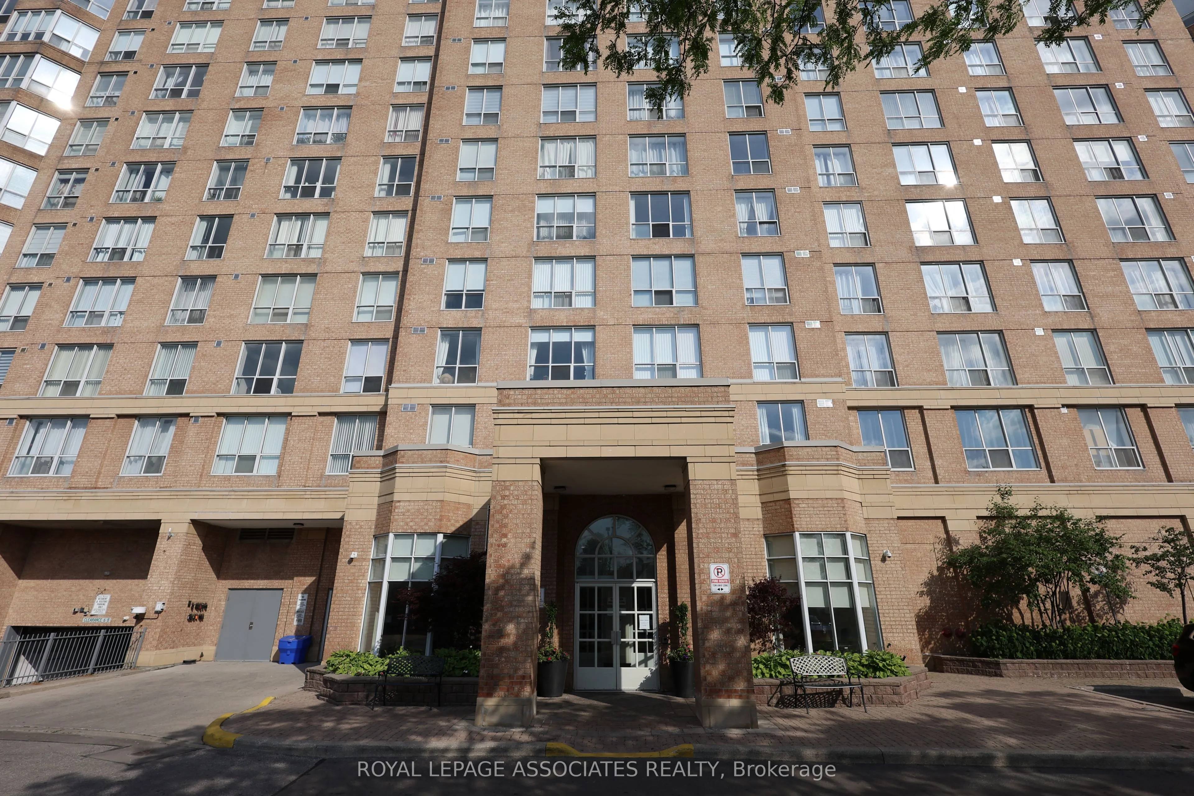 21 Overlea Boulevard, #208