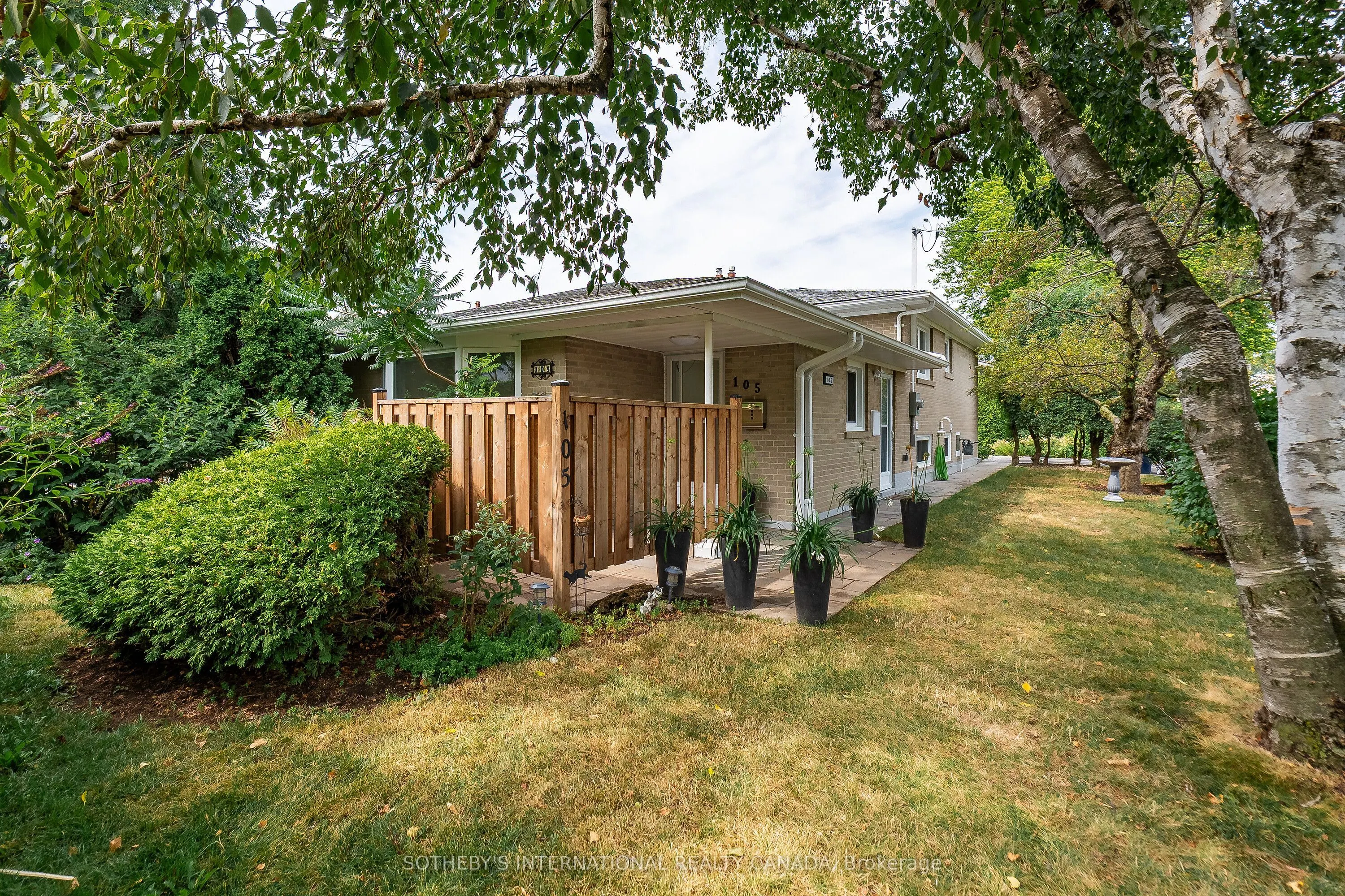105 Baltray Crescent
