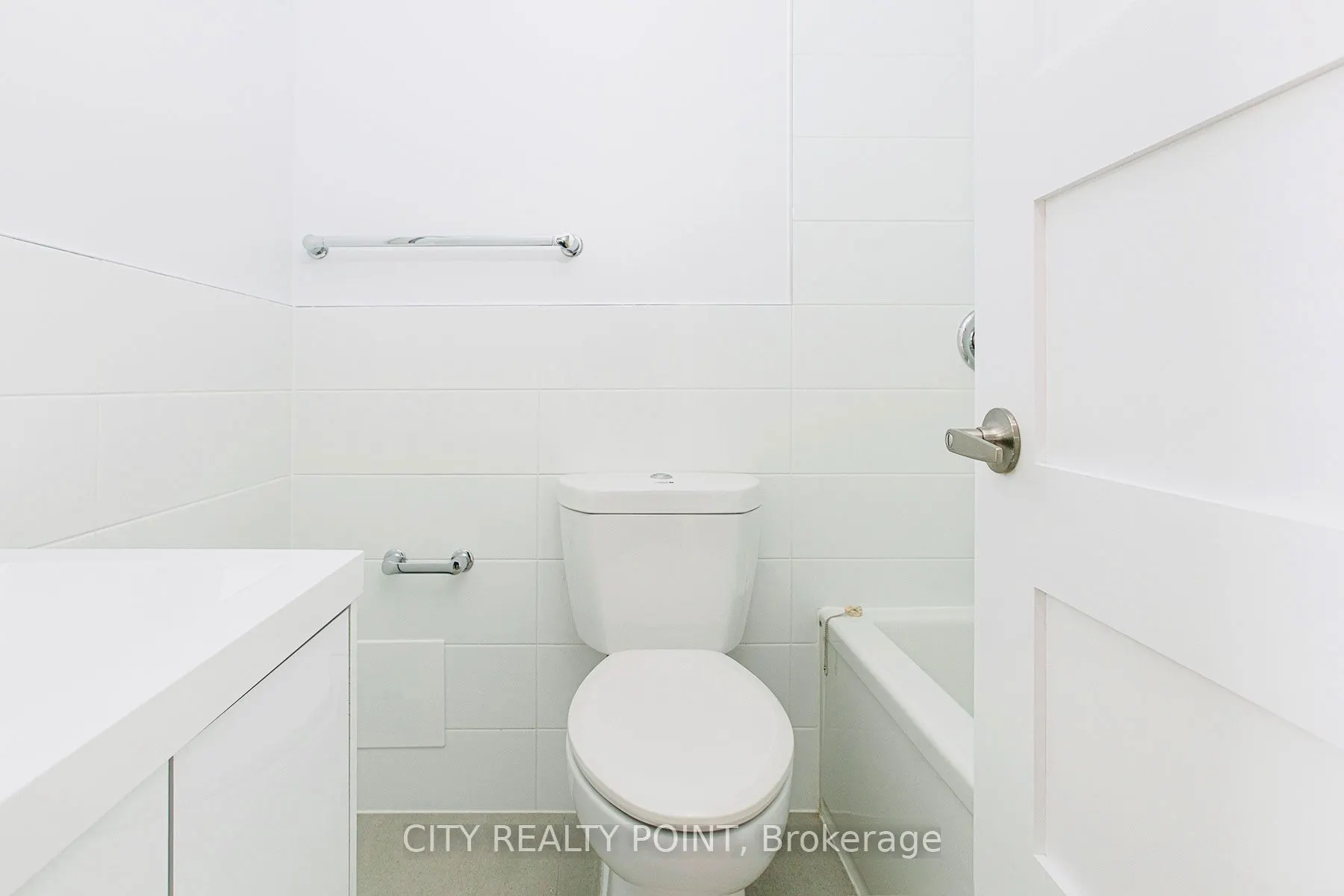 666 Spadina Avenue, #402