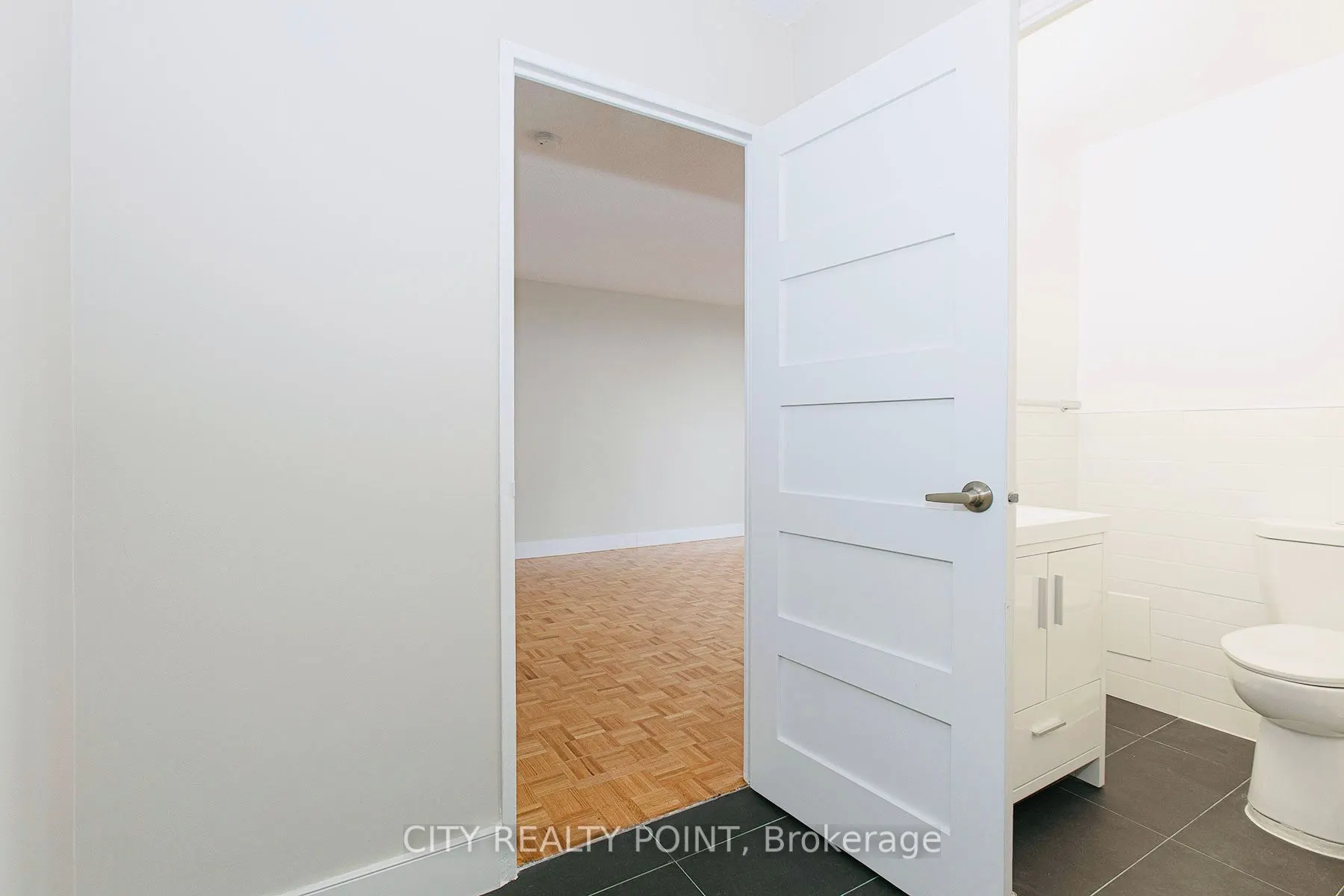 666 Spadina Avenue, #402