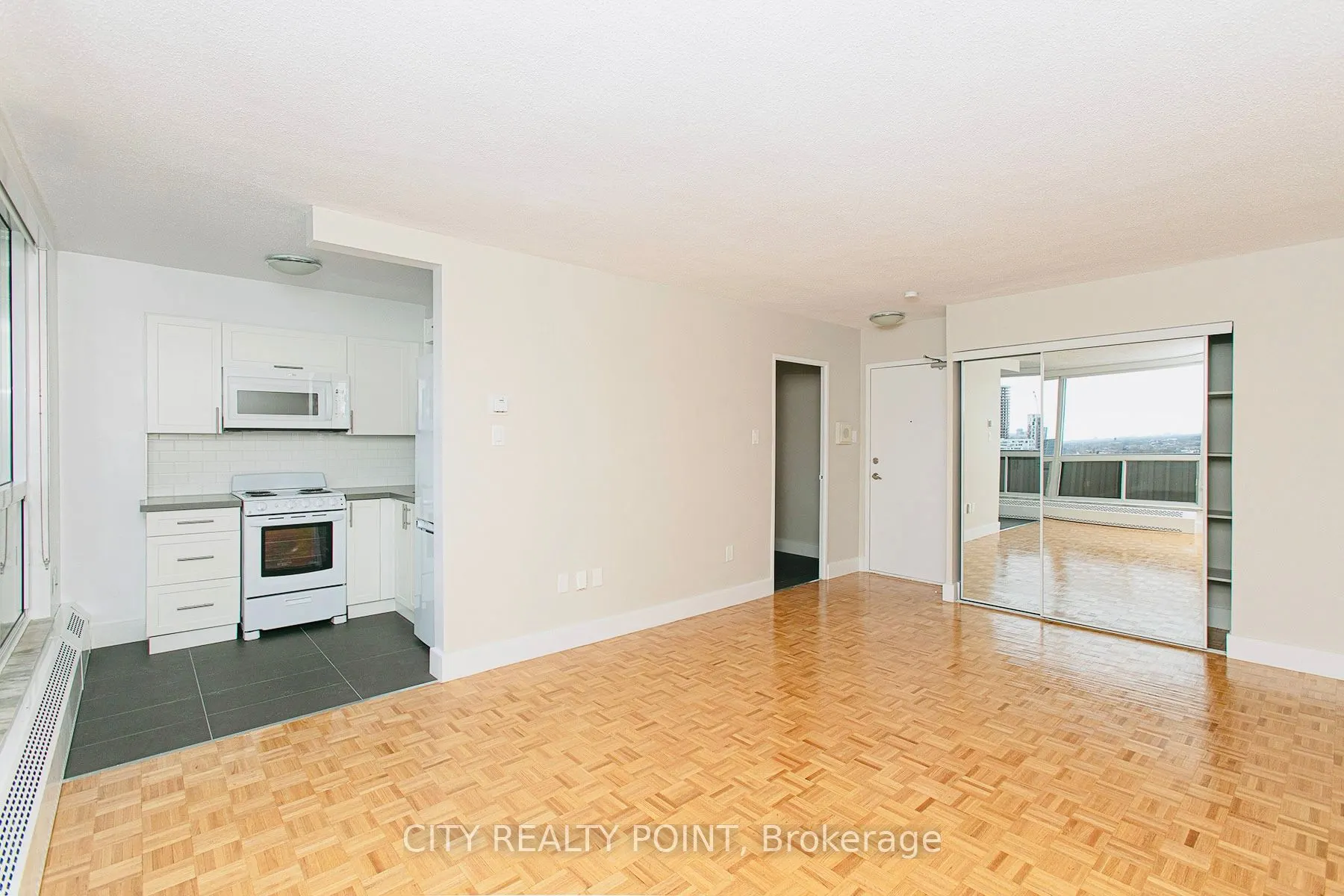666 Spadina Avenue, #402