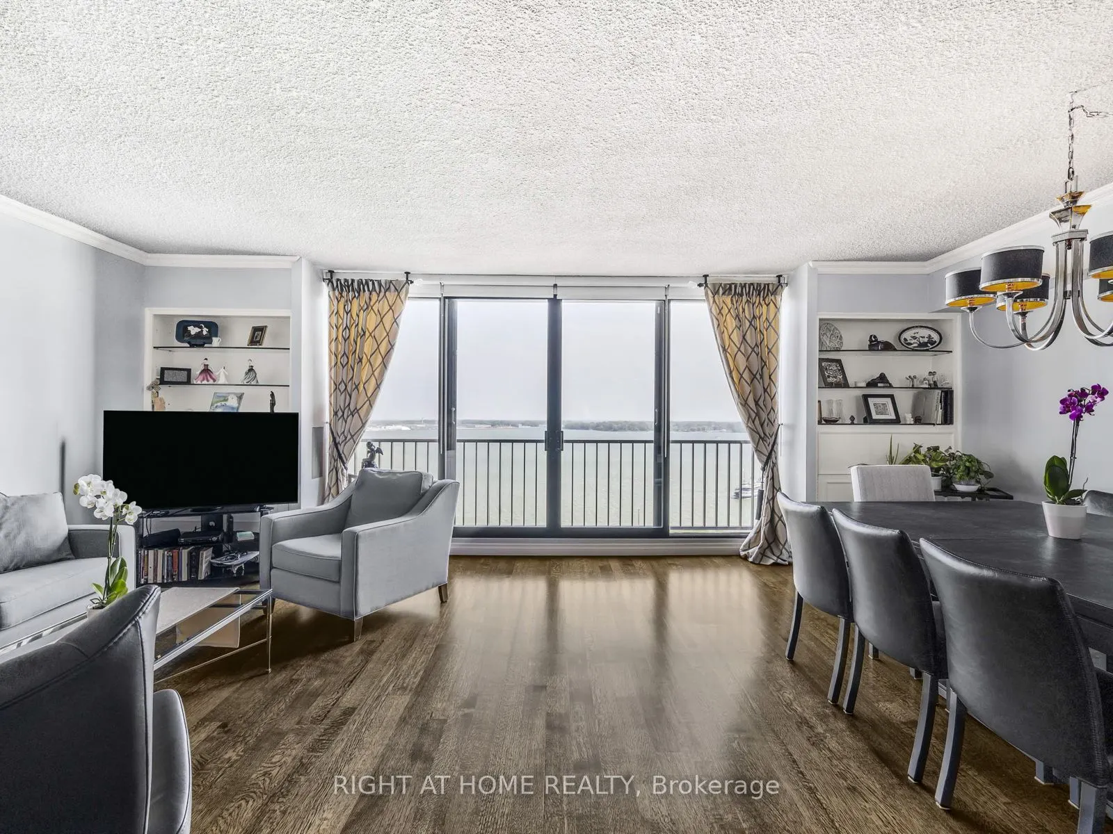 33 Harbour Square, #1624
