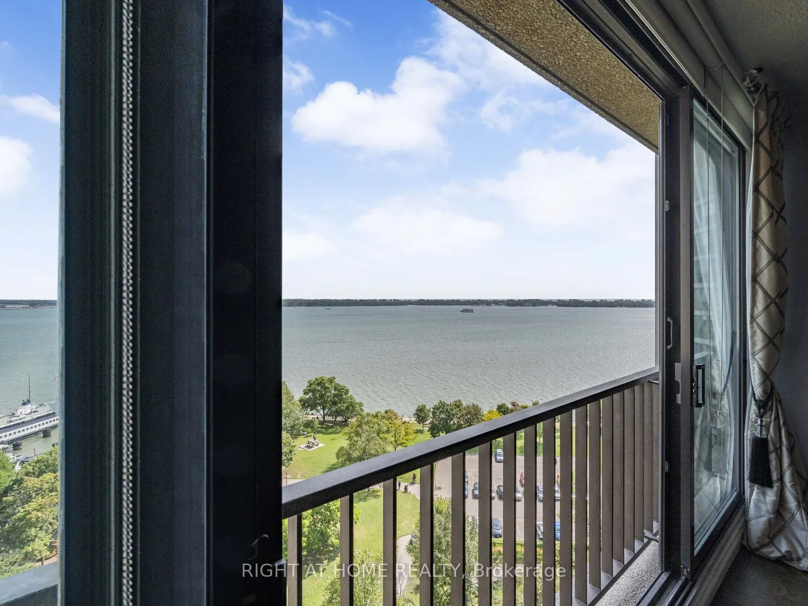 33 Harbour Square, #1624