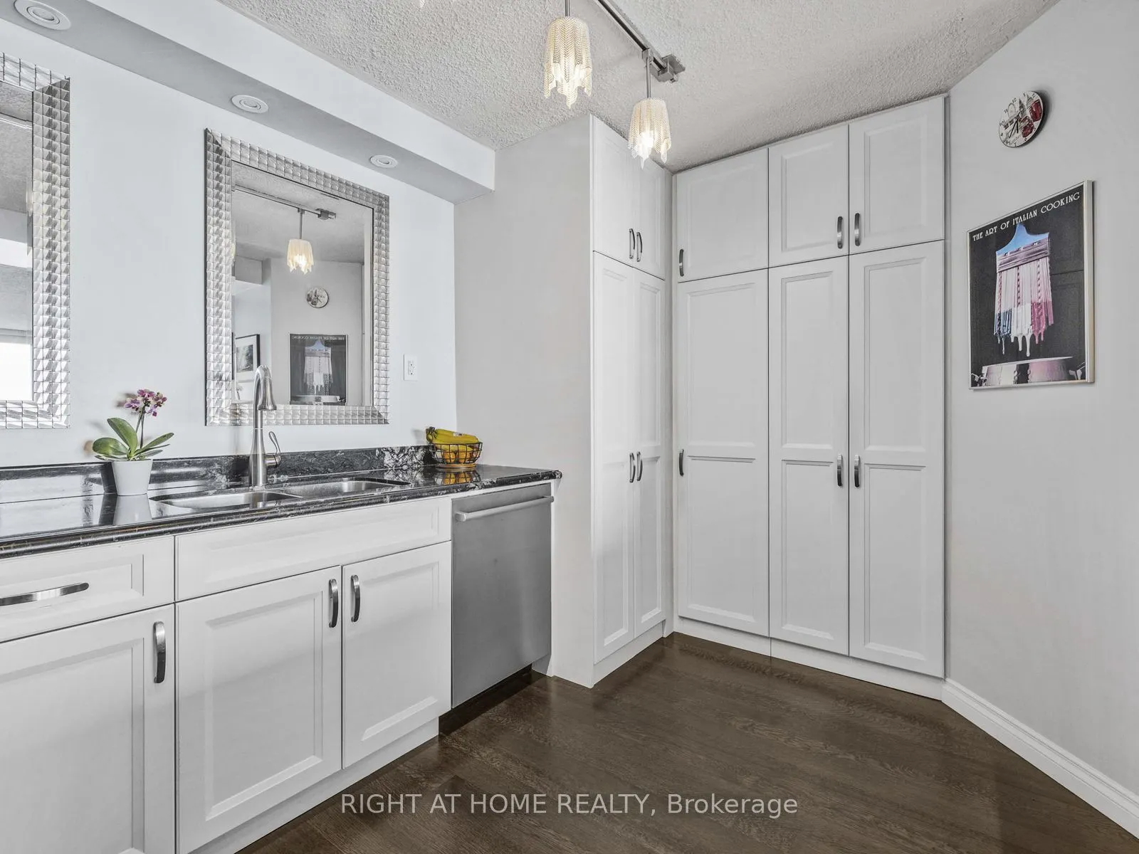 33 Harbour Square, #1624