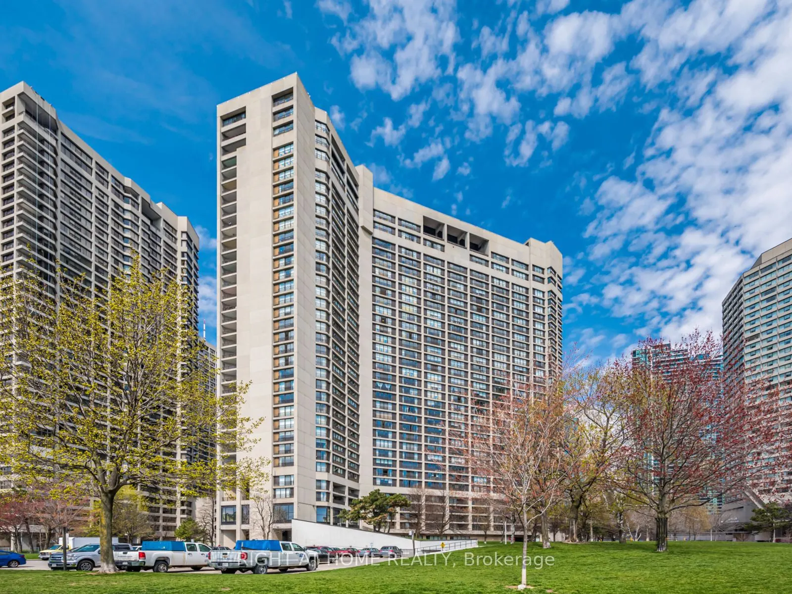 33 Harbour Square, #1624