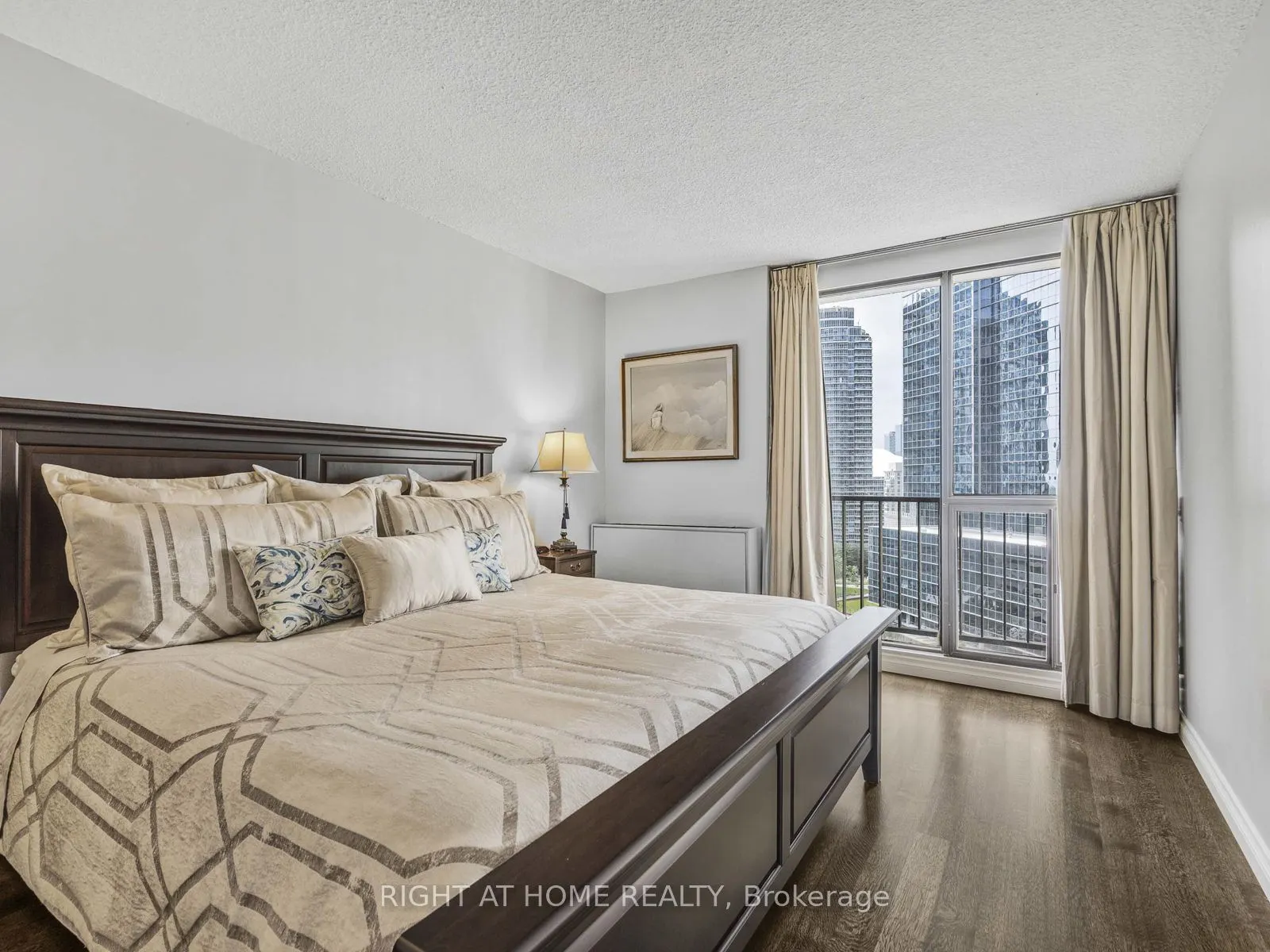 33 Harbour Square, #1624