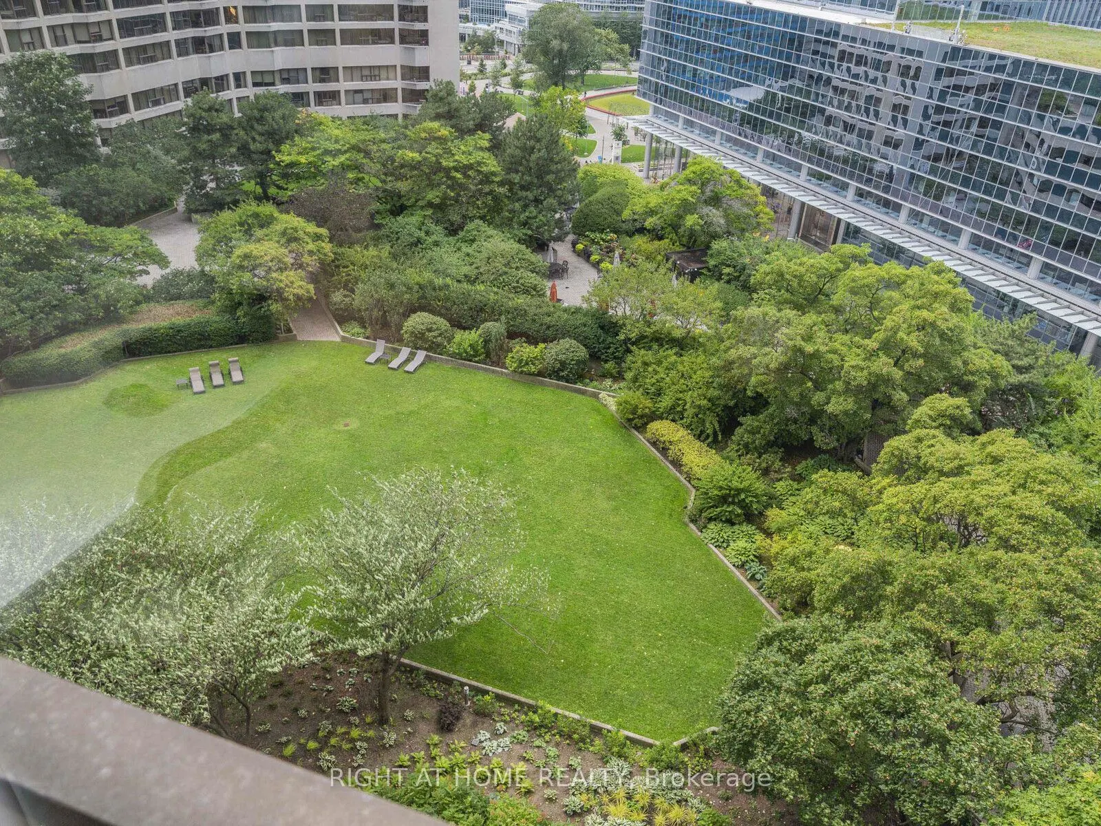 33 Harbour Square, #1624