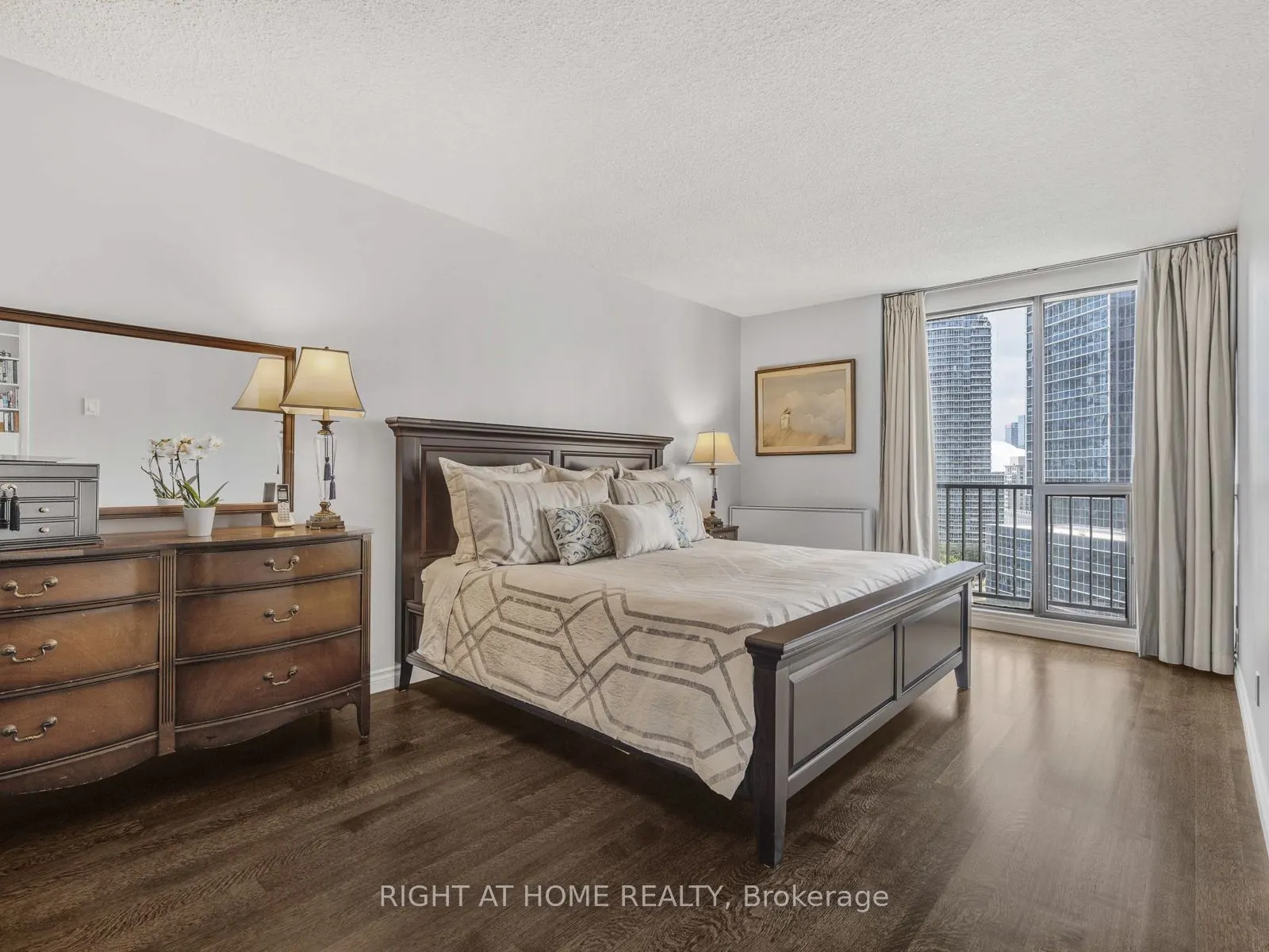 33 Harbour Square, #1624