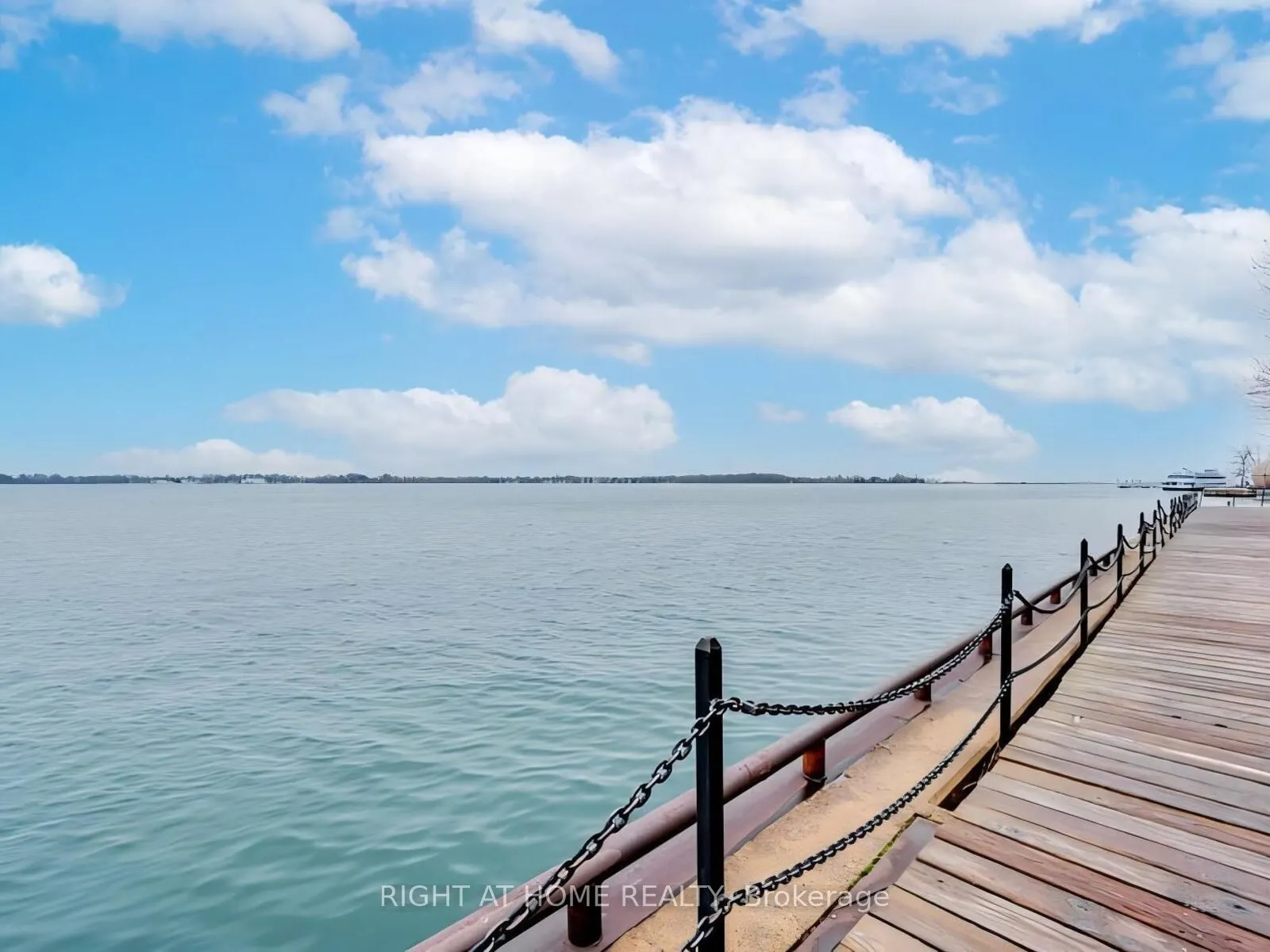 33 Harbour Square, #1624