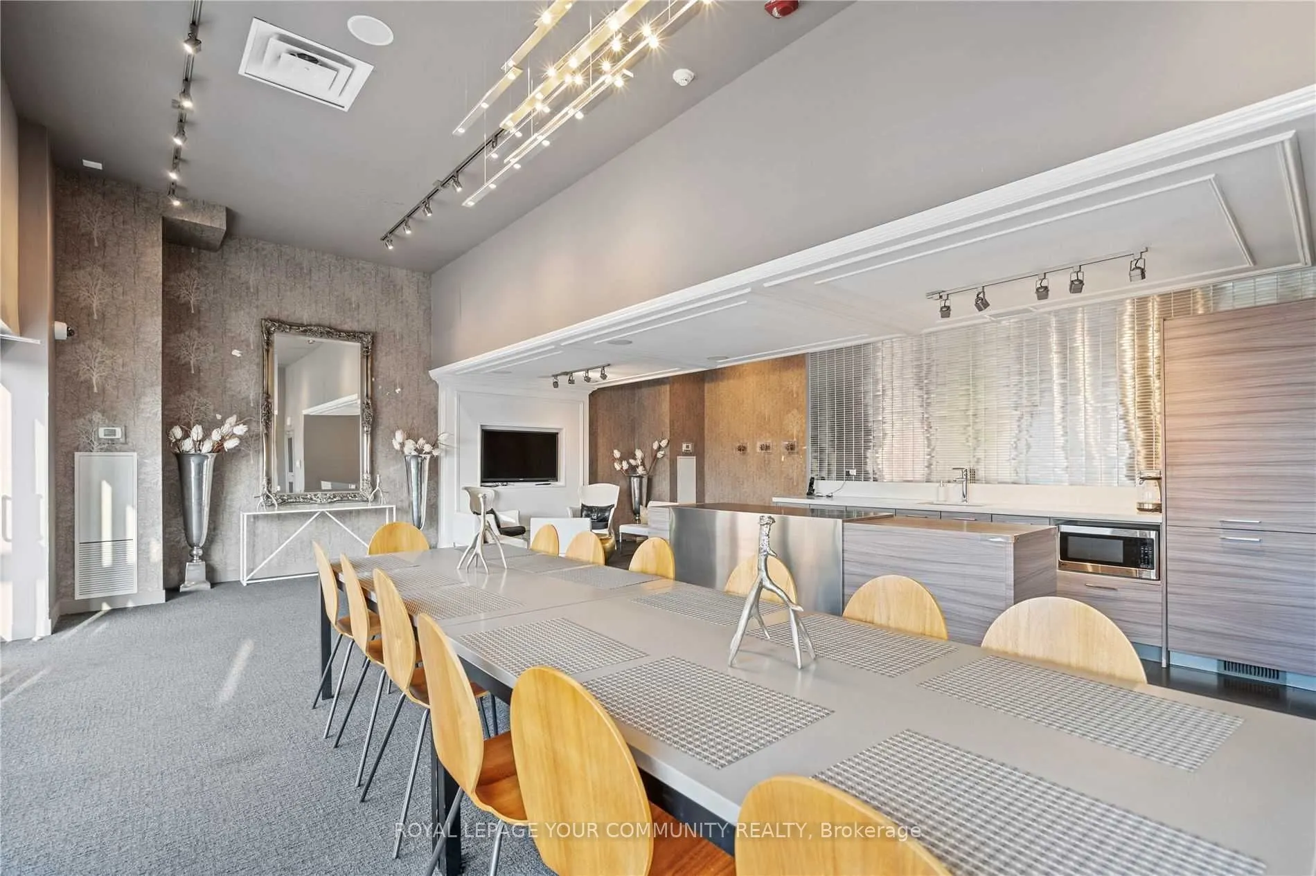 569 King Street E, #304