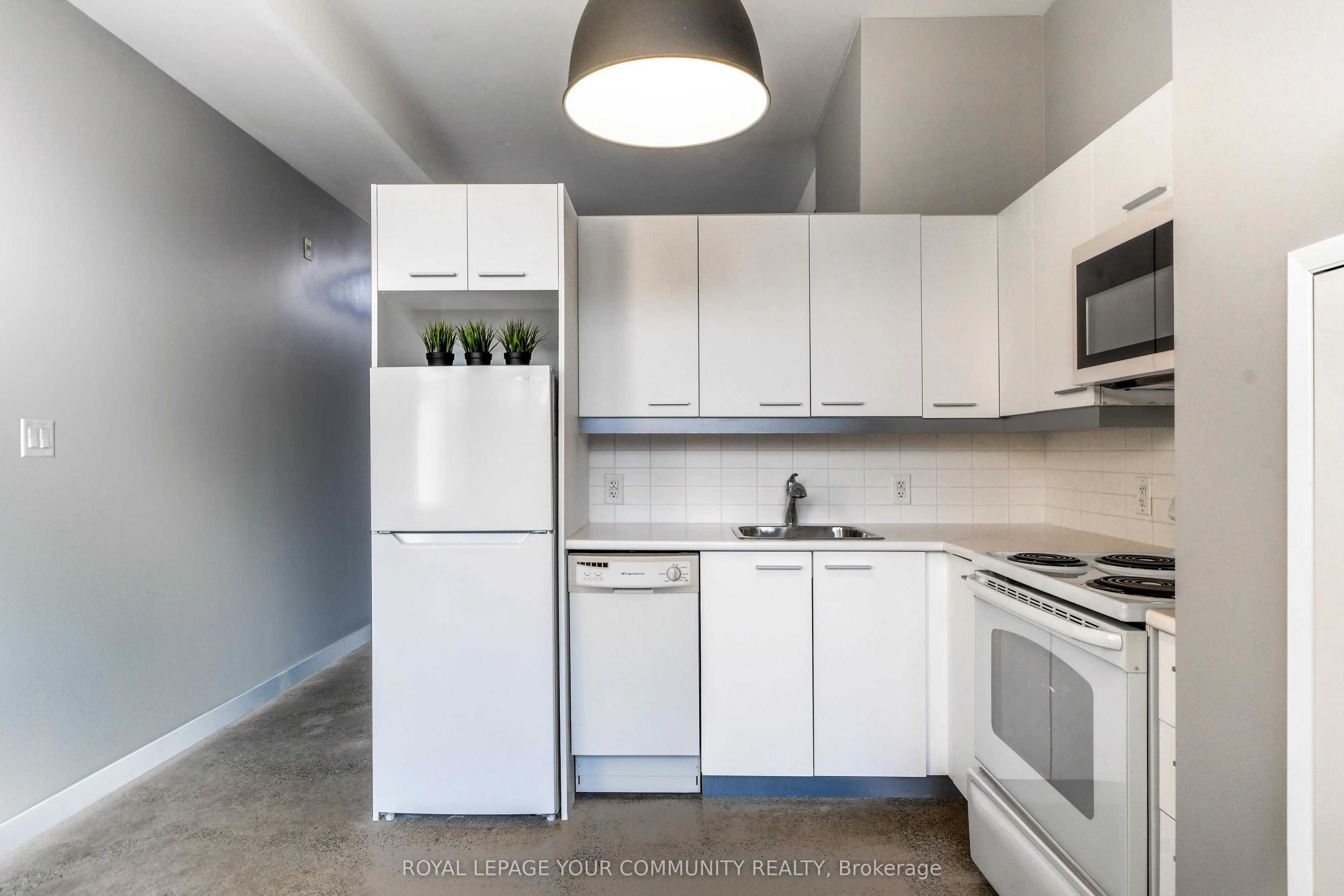 569 King Street E, #304