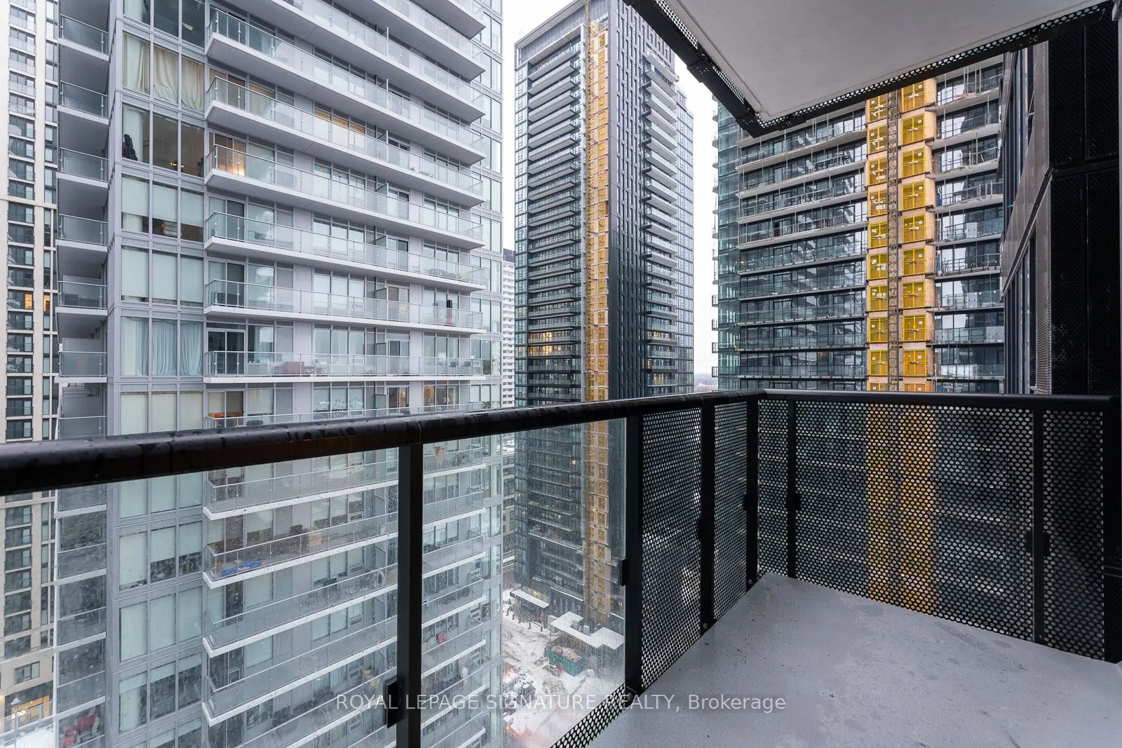 117 Broadway Avenue, #1703