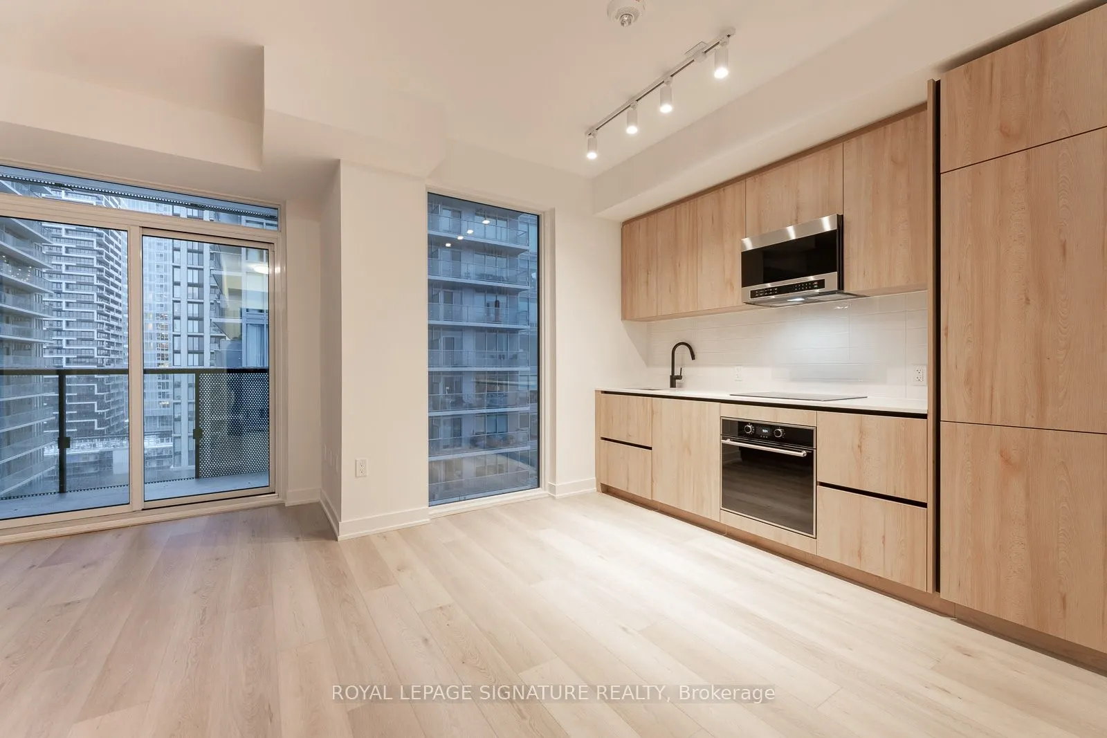 117 Broadway Avenue, #1703