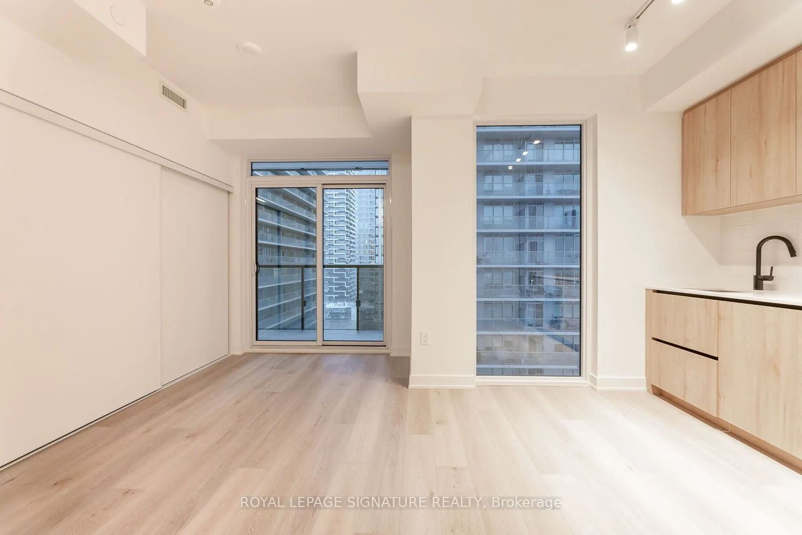 117 Broadway Avenue, #1703